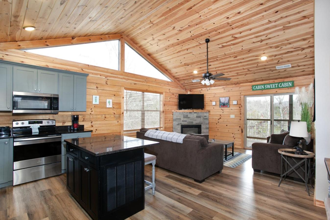 Peaky Woods Cabin Hot Tub Game Room MTN Views