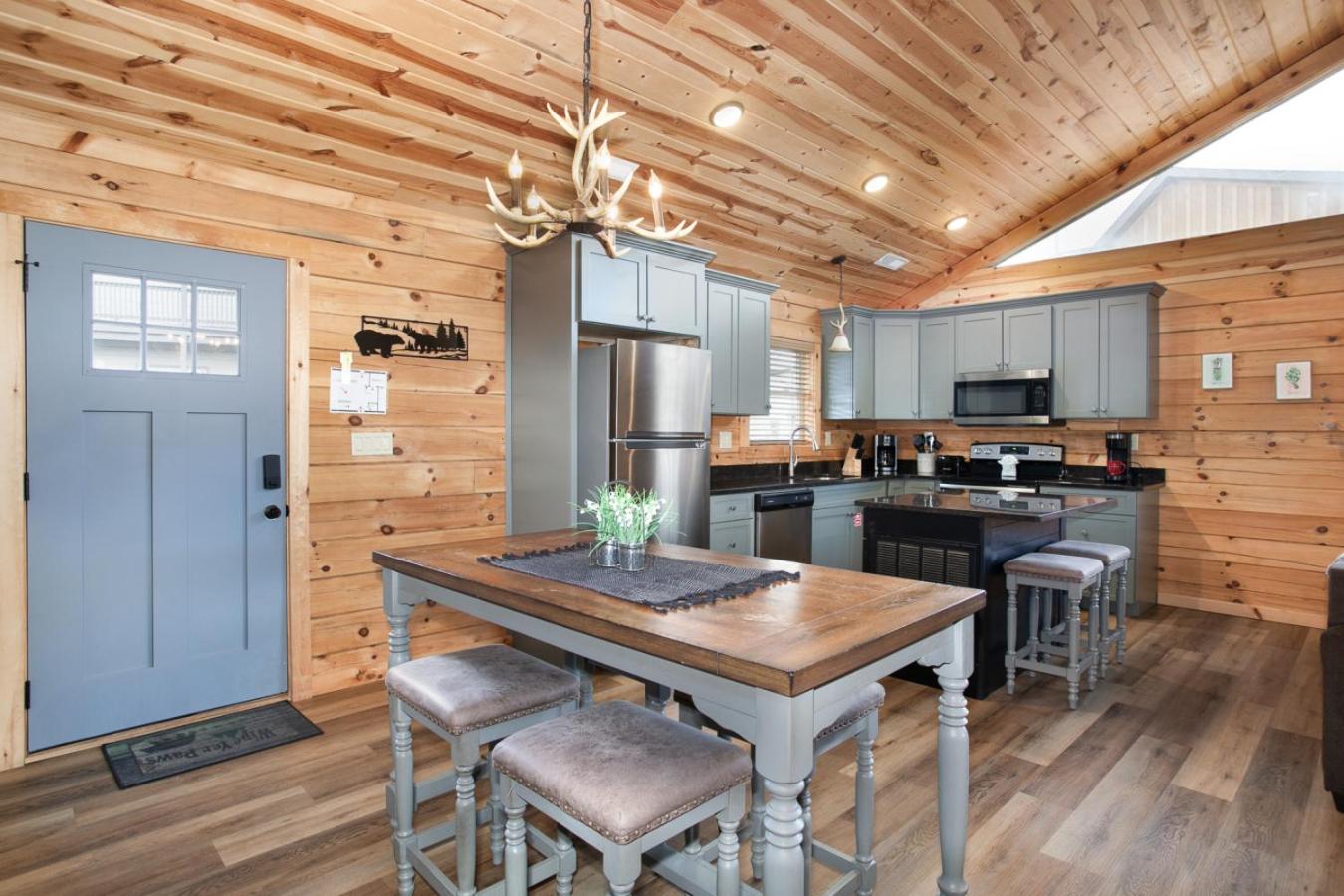 Peaky Woods Cabin Hot Tub Game Room MTN Views