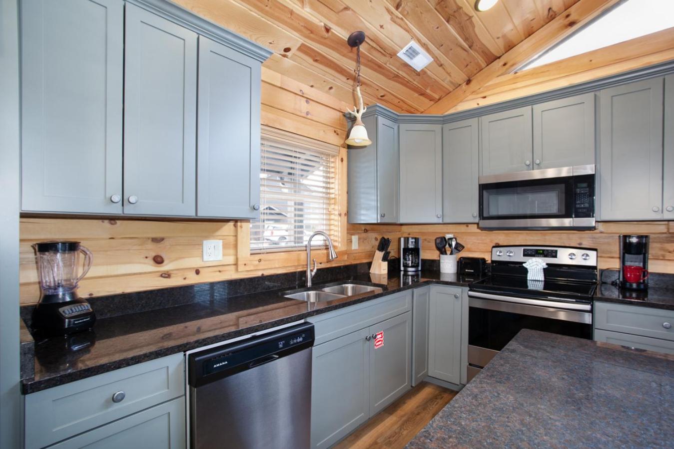 Peaky Woods Cabin Hot Tub Game Room MTN Views