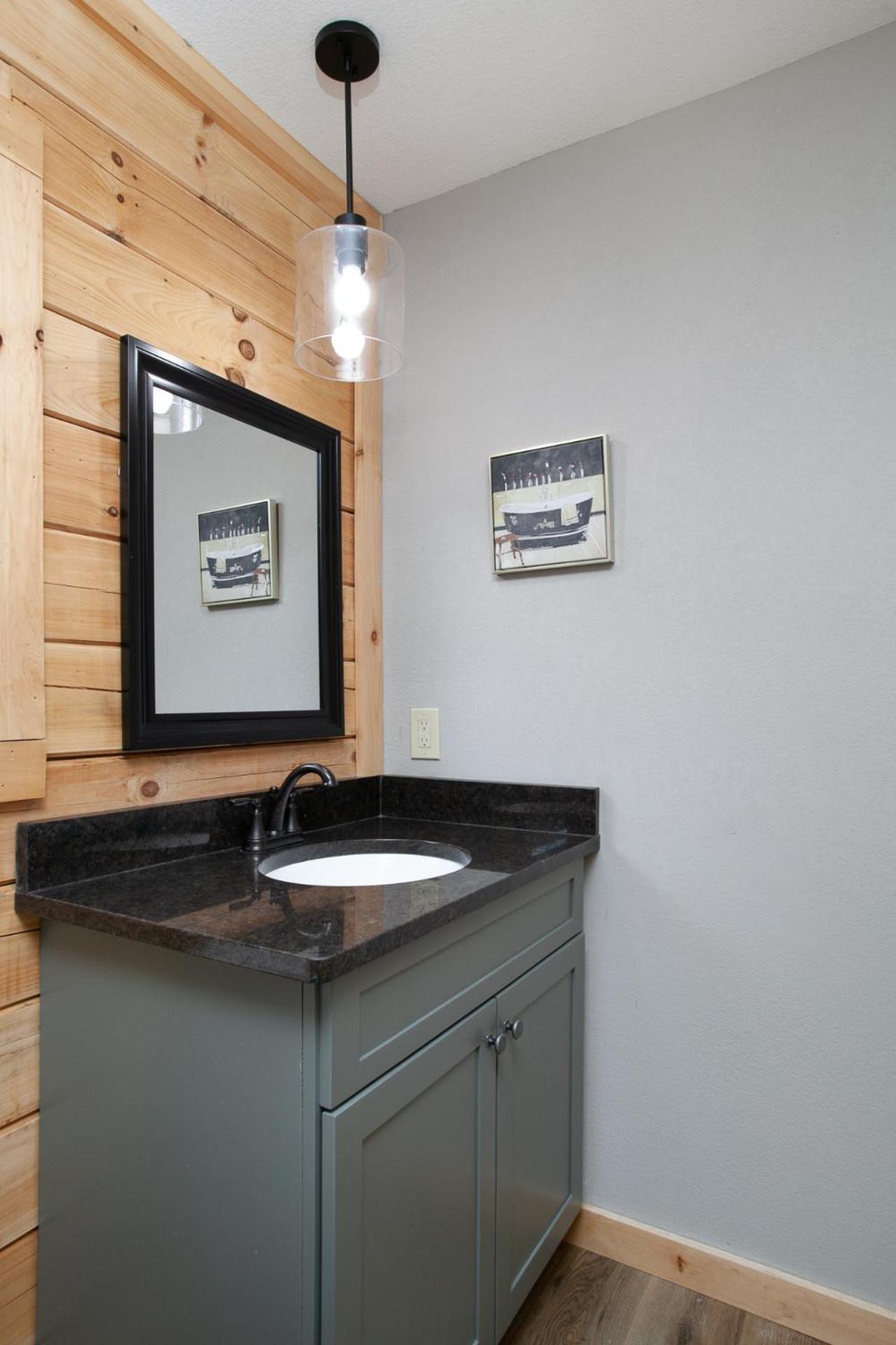 Peaky Woods Cabin Hot Tub Game Room MTN Views