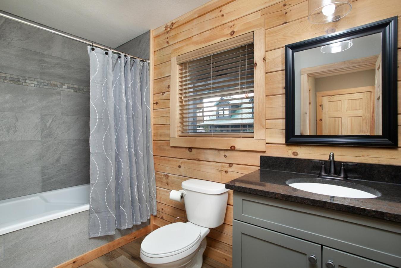 Peaky Woods Cabin Hot Tub Game Room MTN Views