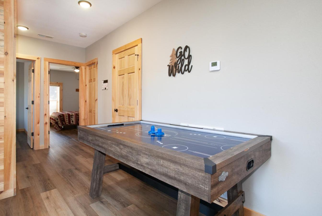 Peaky Woods Cabin Hot Tub Game Room MTN Views