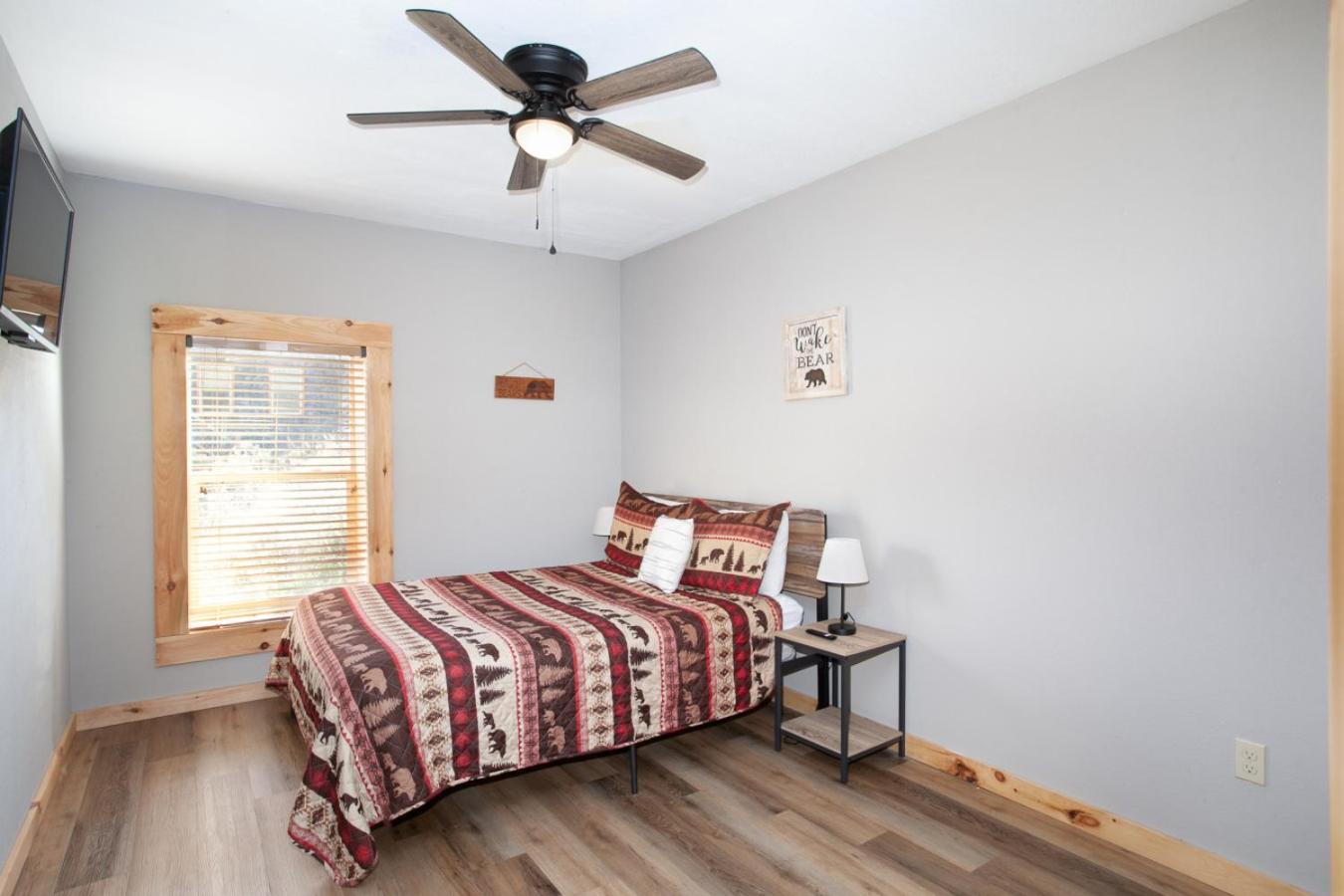 Peaky Woods Cabin Hot Tub Game Room MTN Views