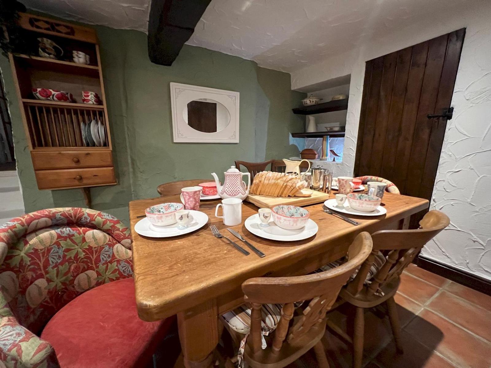 Dene Cottage - Perfect for 8 & Pets in Youlgreave