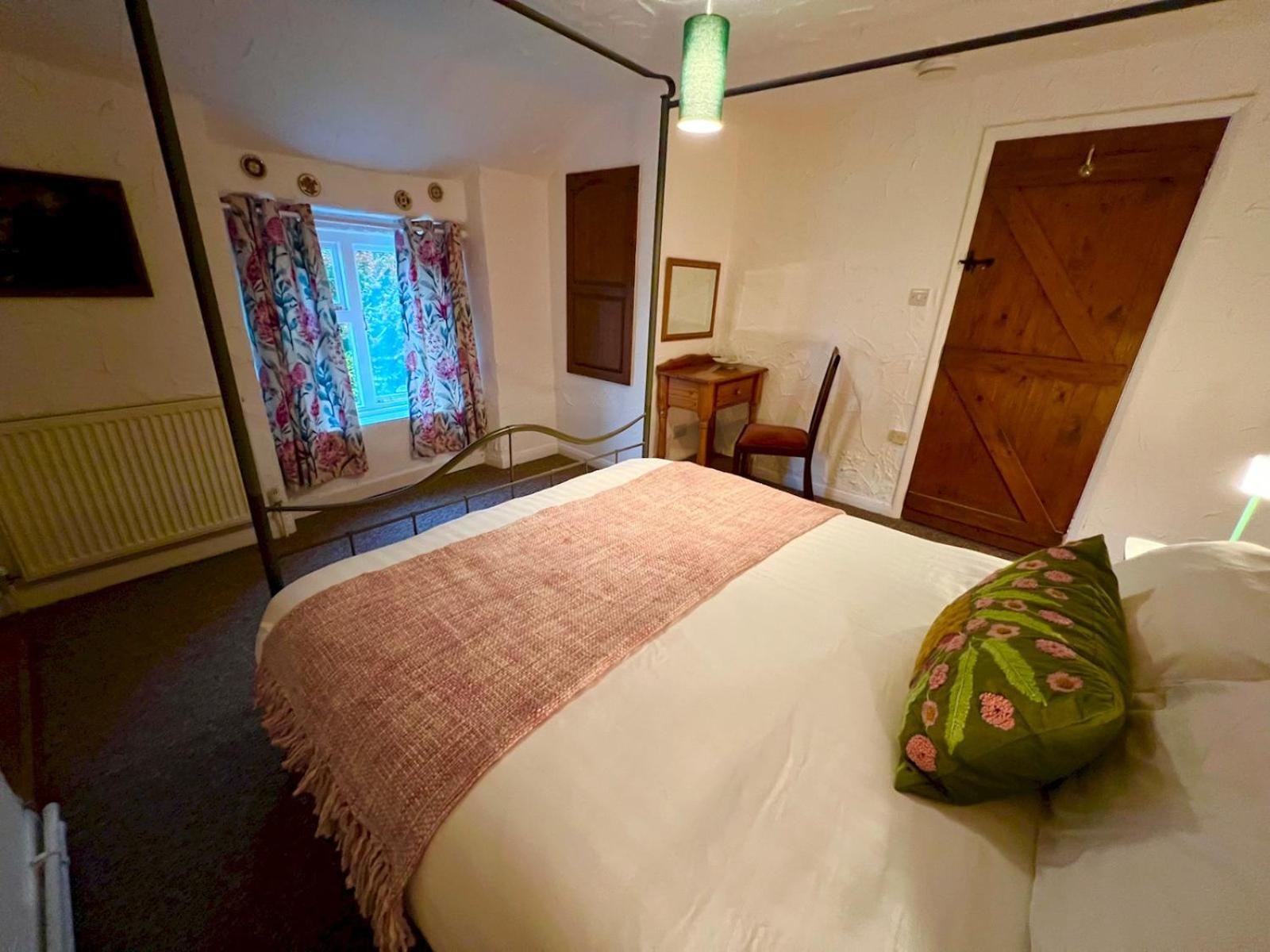 Dene Cottage - Perfect for 8 & Pets in Youlgreave