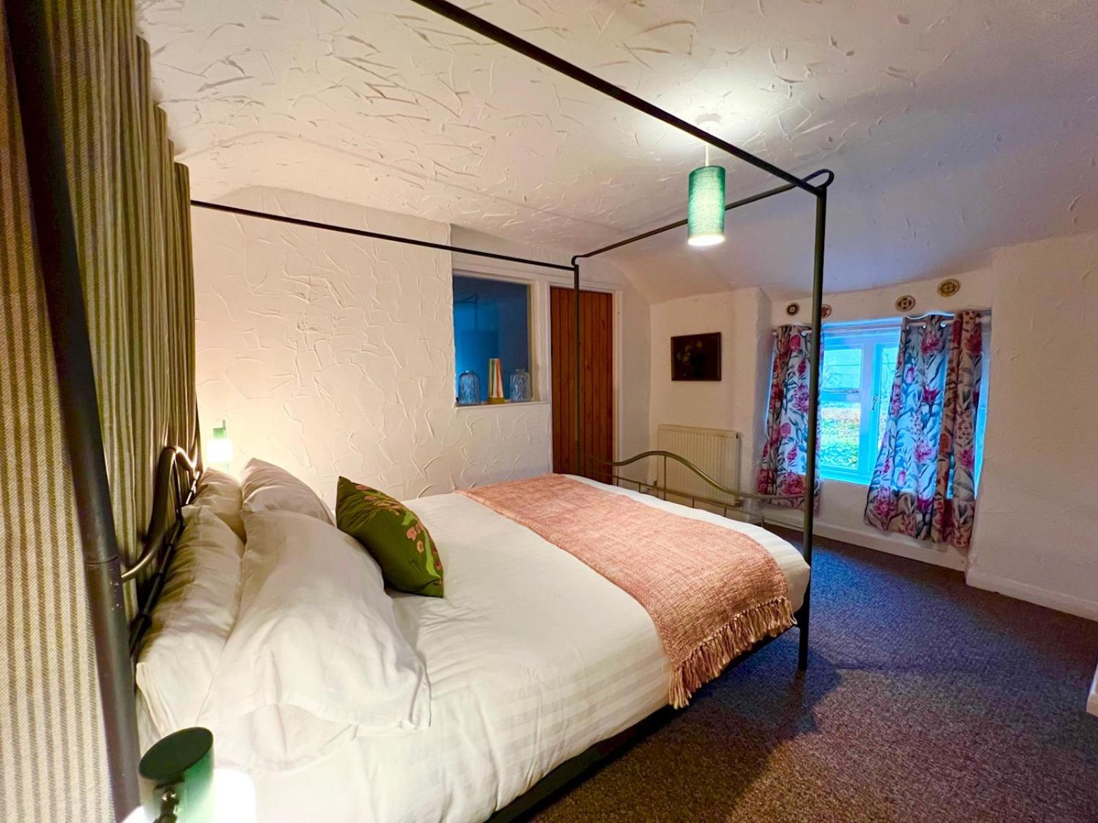 Dene Cottage - Perfect for 8 & Pets in Youlgreave