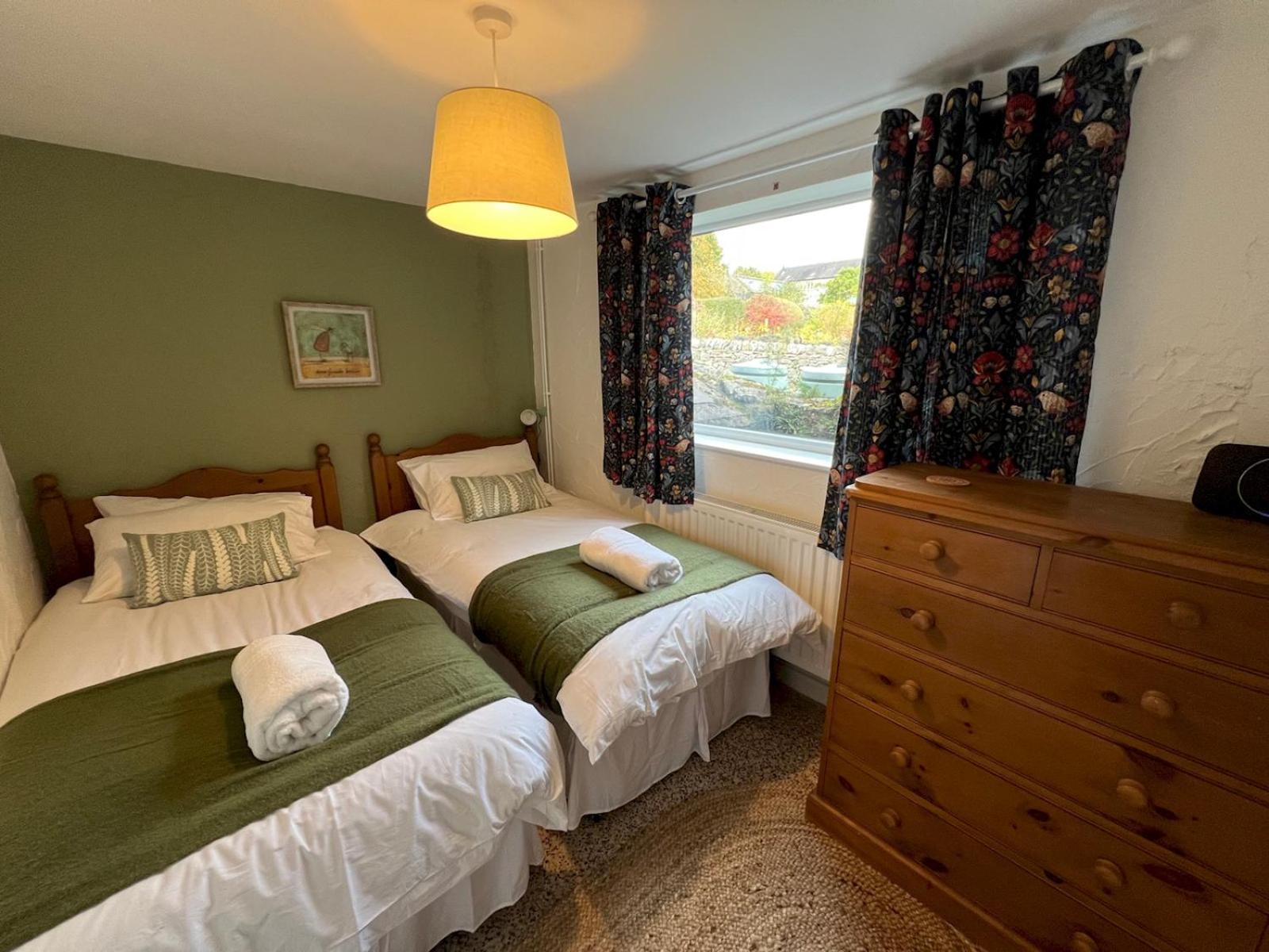 Dene Cottage - Perfect for 8 & Pets in Youlgreave