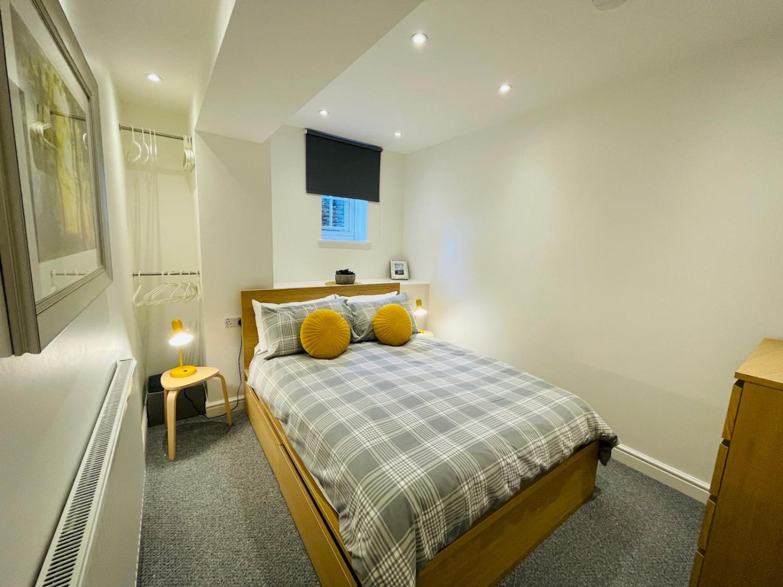 Converted Sunday School for 4 with Views & Garden - Pass the Keys