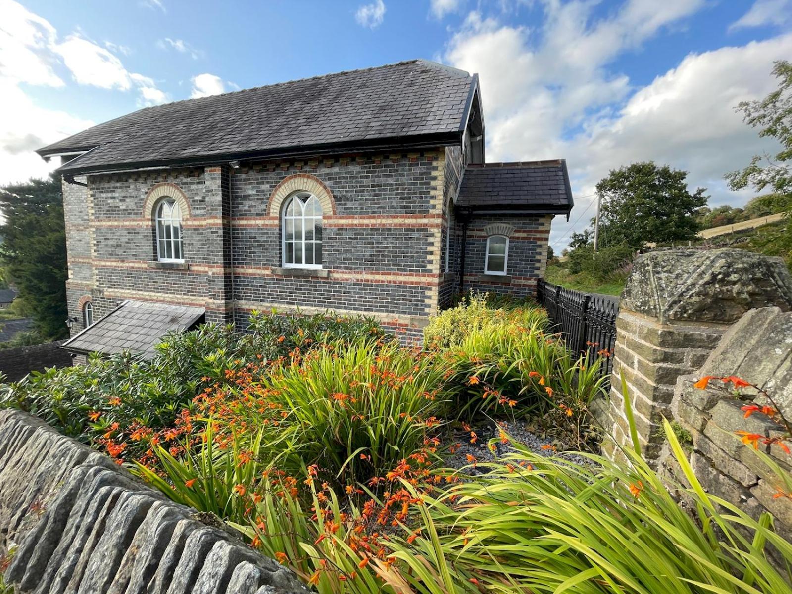 Converted Sunday School for 4 with Views & Garden - Pass the Keys