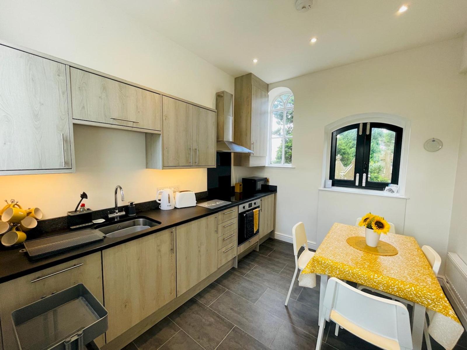 Converted Sunday School for 4 with Views & Garden - Pass the Keys
