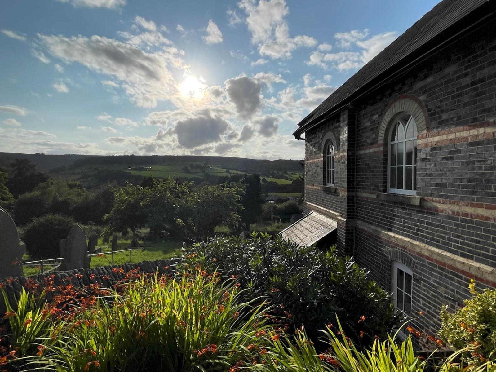 Converted Sunday School for 4 with Views & Garden - Pass the Keys