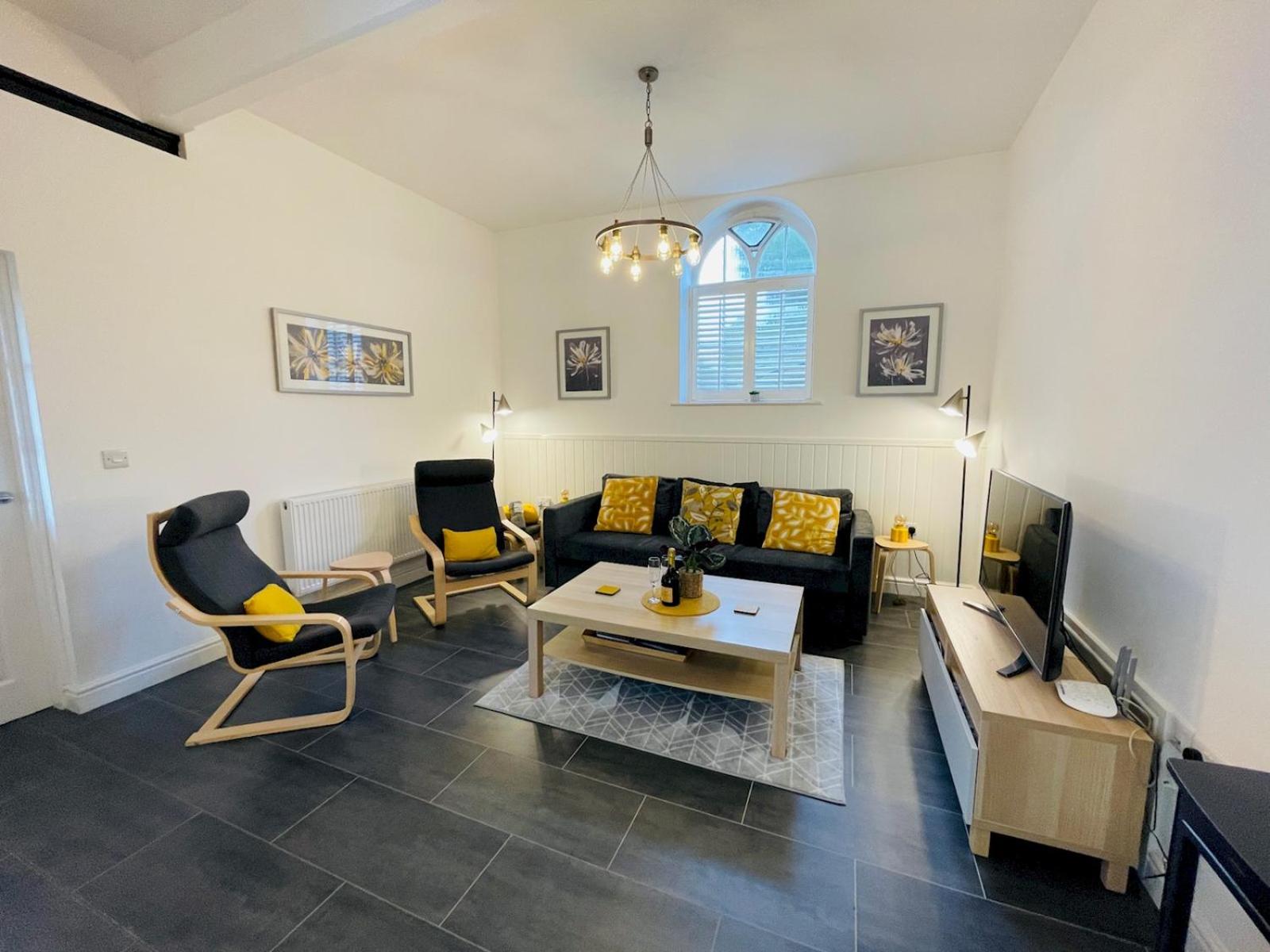 Converted Sunday School for 4 with Views & Garden - Pass the Keys