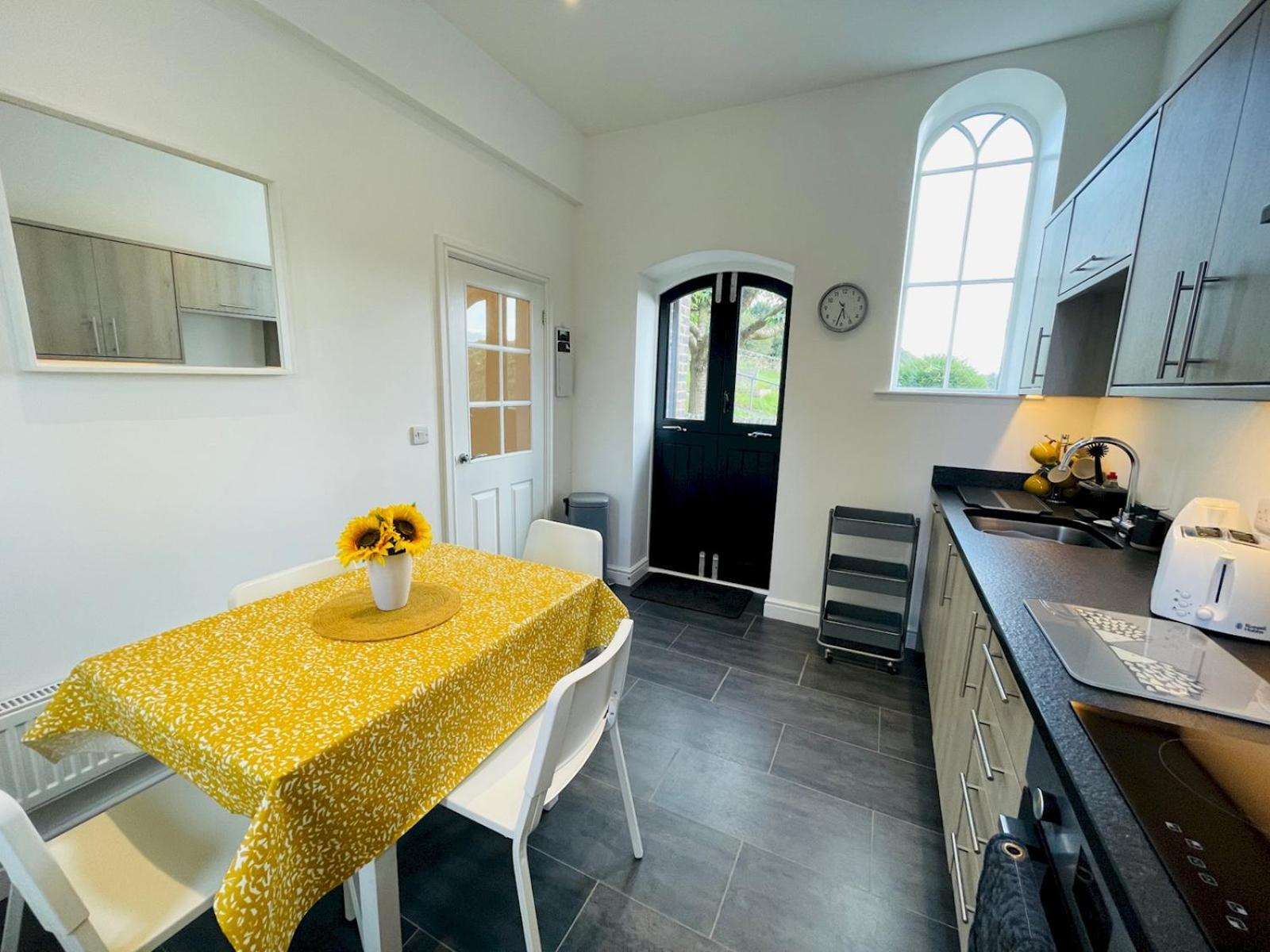 Converted Sunday School for 4 with Views & Garden - Pass the Keys