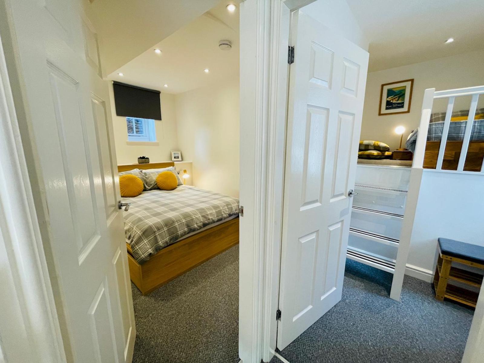 Converted Sunday School for 4 with Views & Garden - Pass the Keys