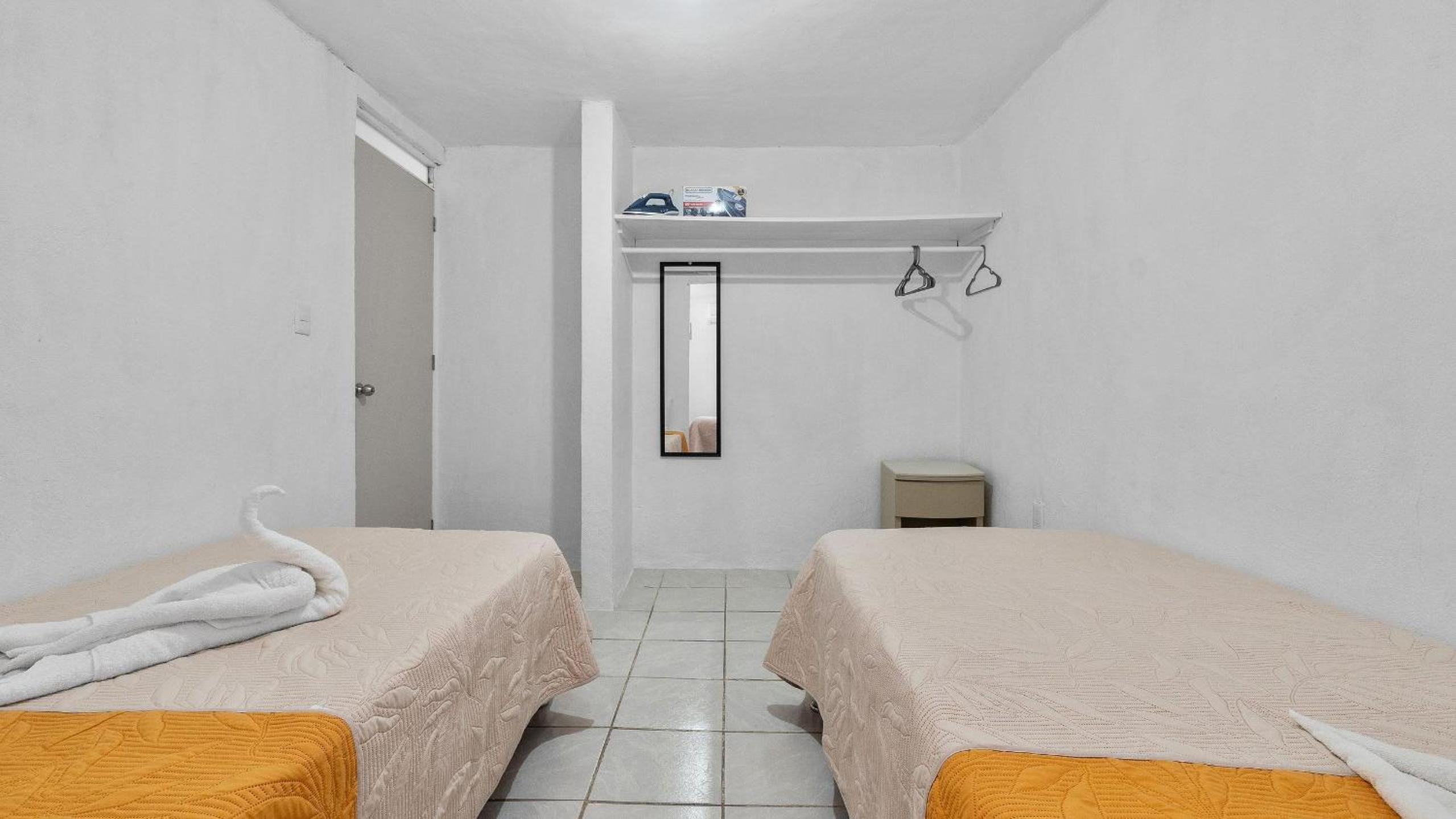 Casa Cozy, 2 bedroom, 4 bed, 2 baths with parking