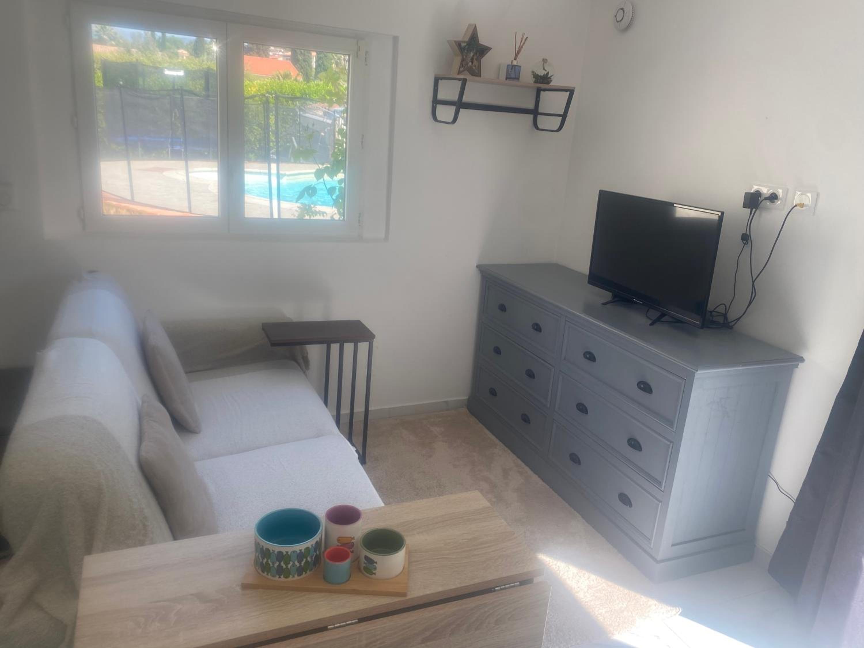 Bas de villa composée d'un 3 pièces et d'un studio avec piscine privée