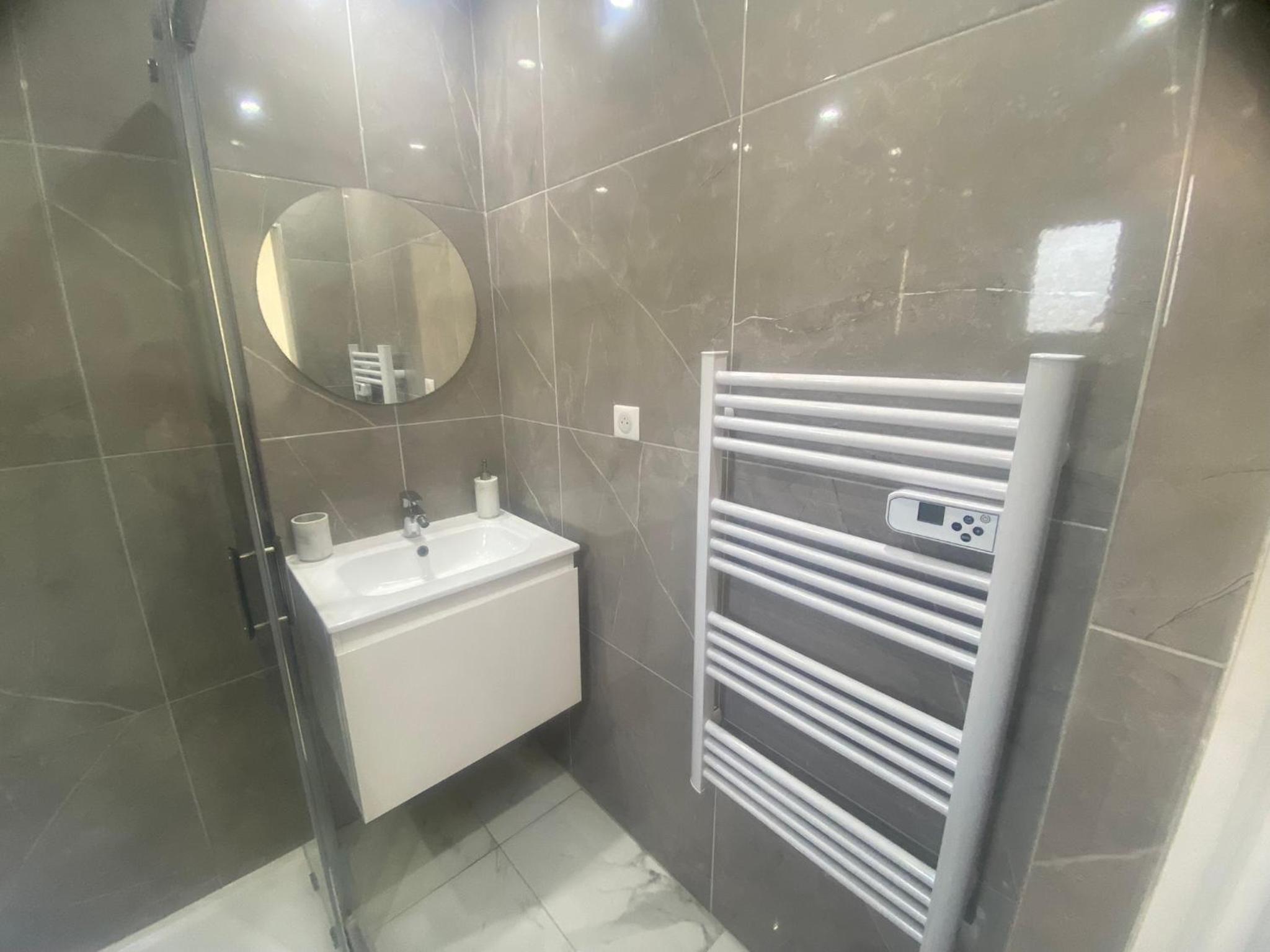 Bas de villa composée d'un 3 pièces et d'un studio avec piscine privée