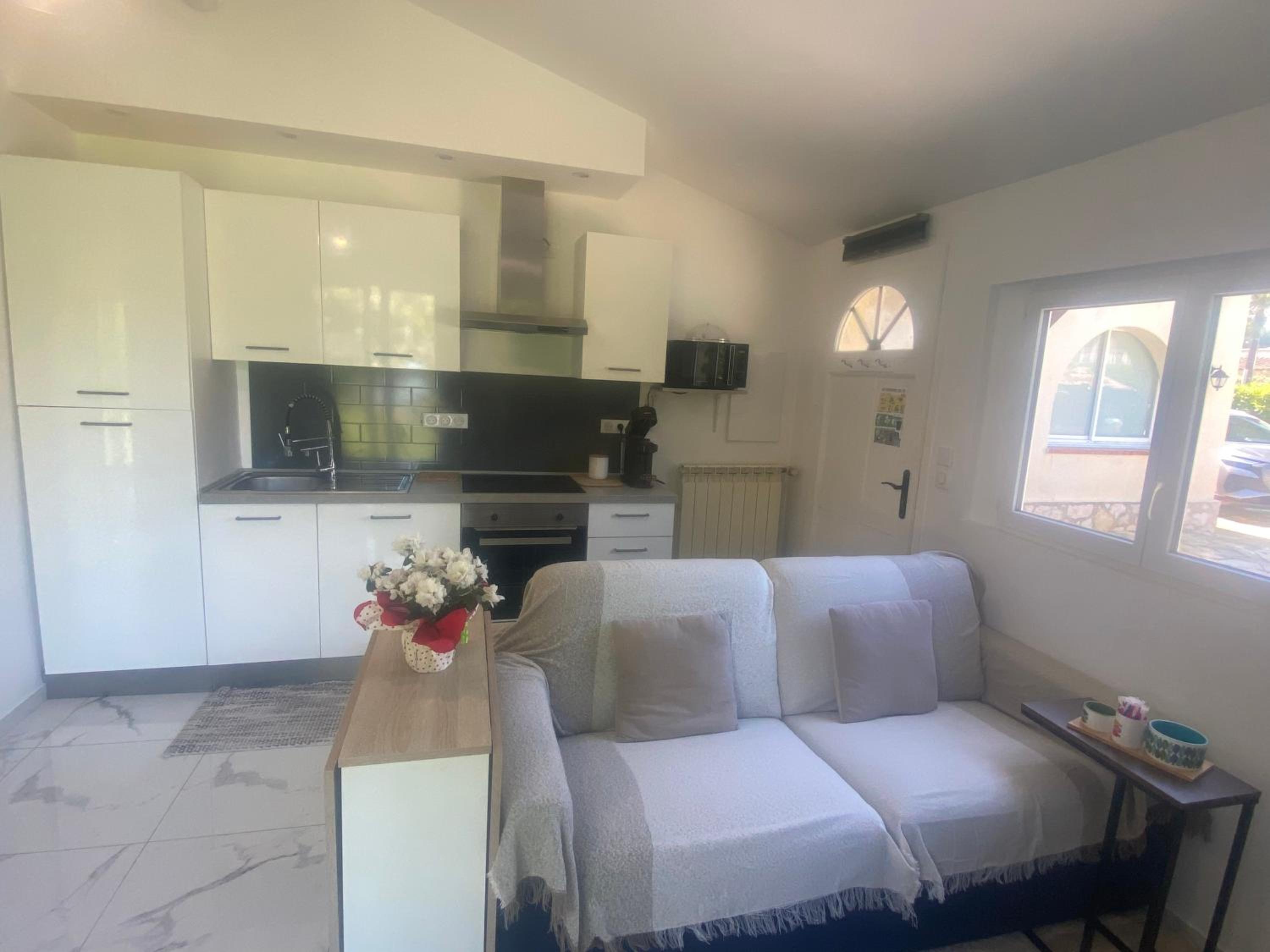 Bas de villa composée d'un 3 pièces et d'un studio avec piscine privée