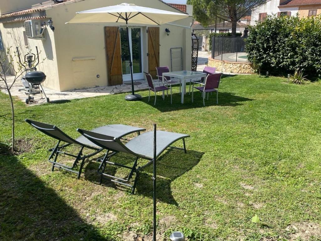 Bas de villa composée d'un 3 pièces et d'un studio avec piscine privée
