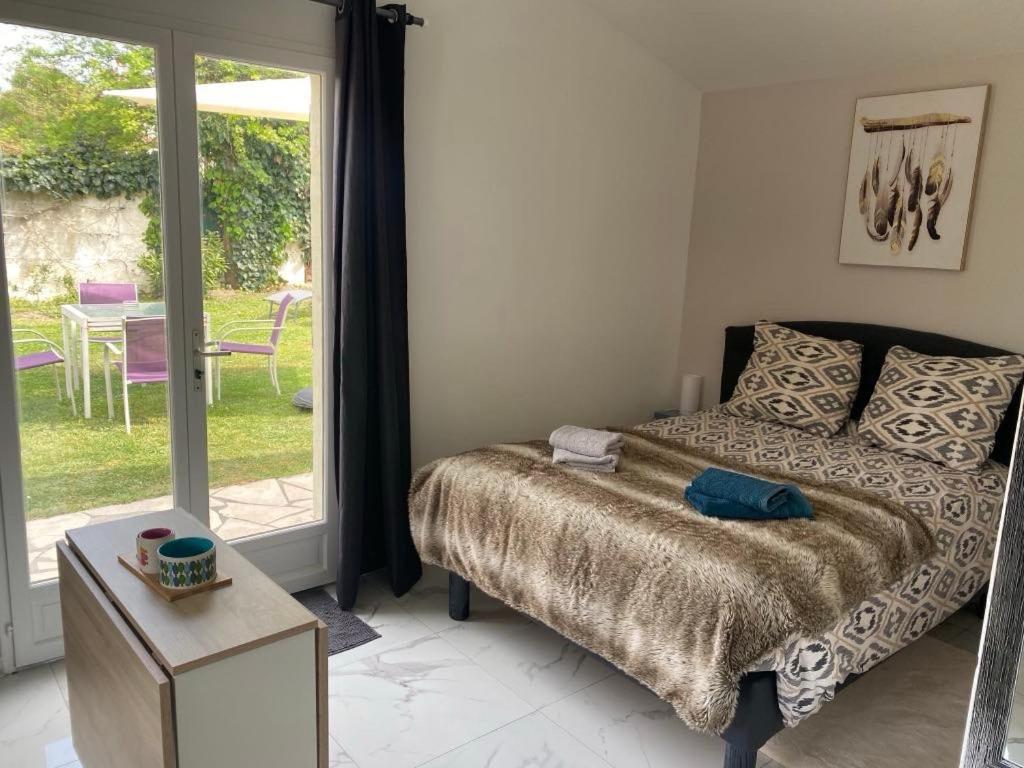Bas de villa composée d'un 3 pièces et d'un studio avec piscine privée