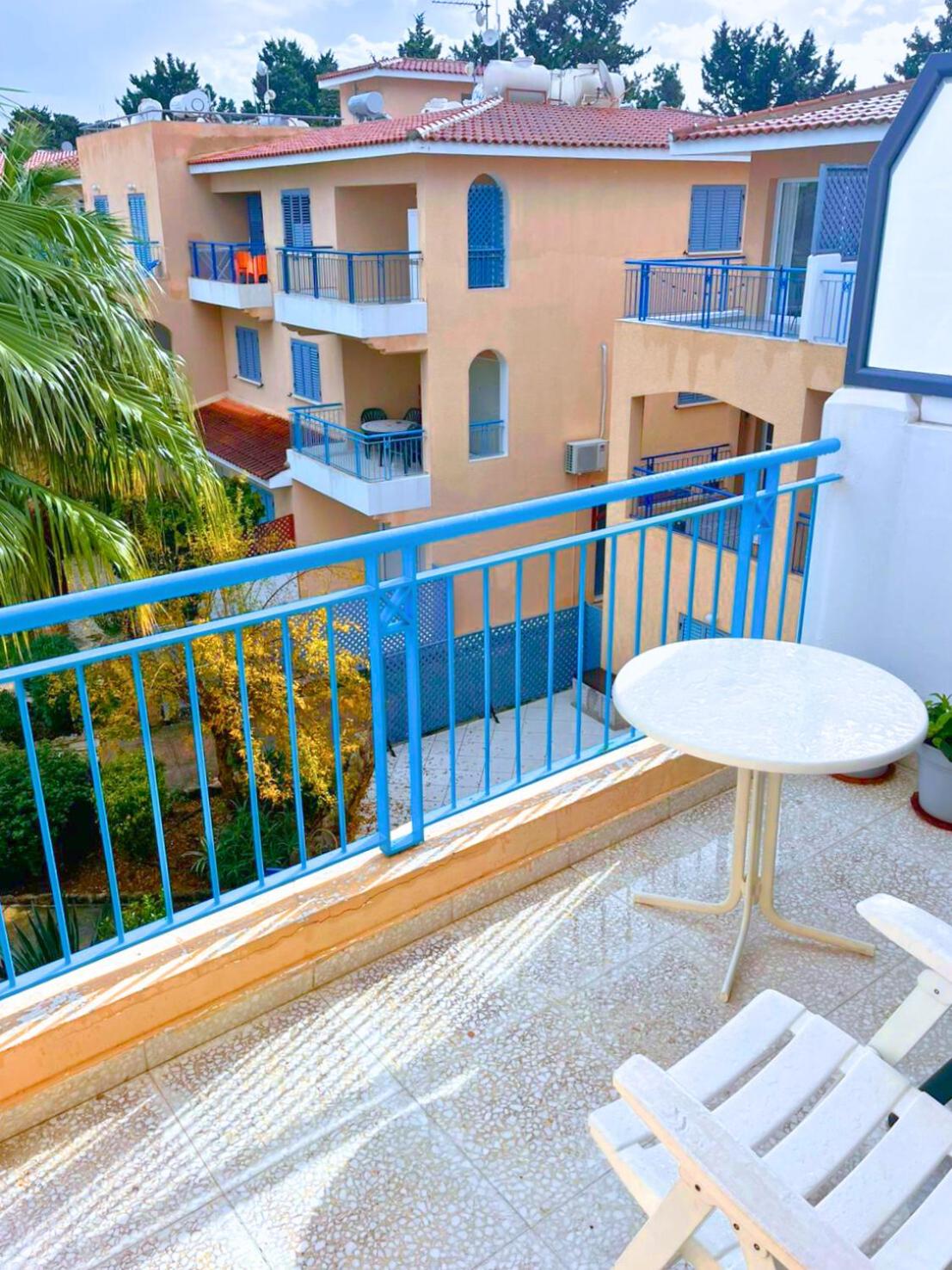 Paradise Gardens Cozy Oasis with AC, WIFI, and pool