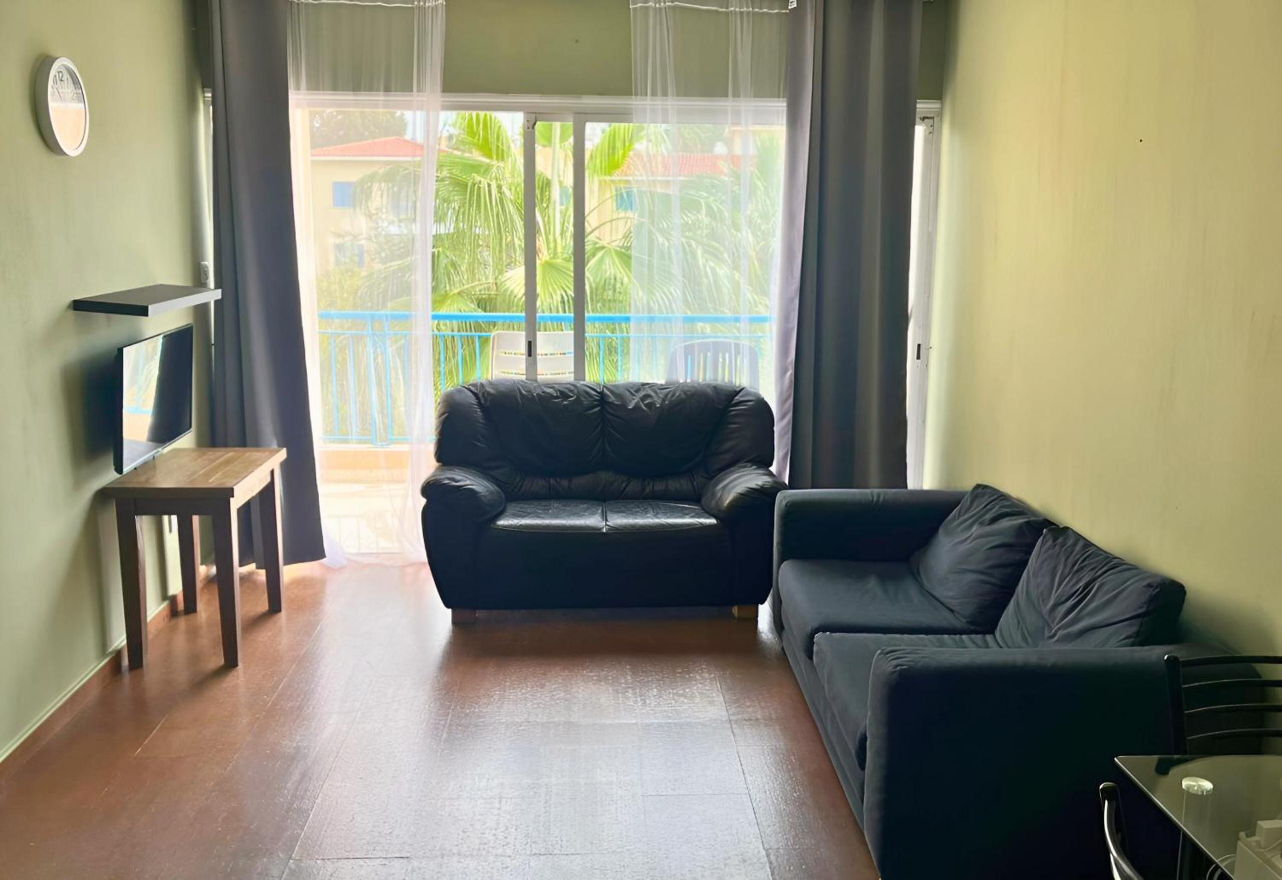 Paradise Gardens Cozy Oasis with AC, WIFI, and pool