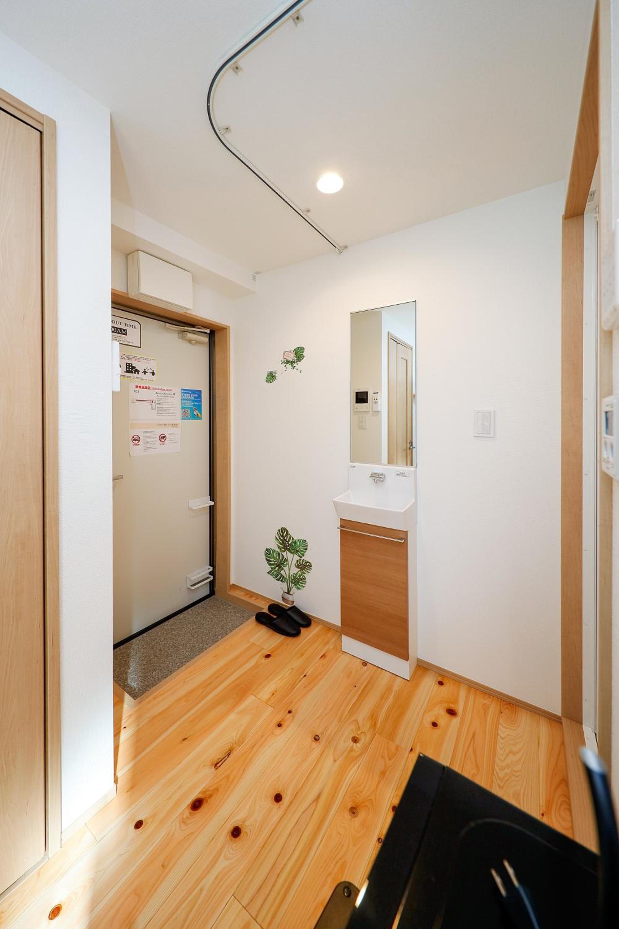 Zenith Shinjuku Hinoki by Tranova