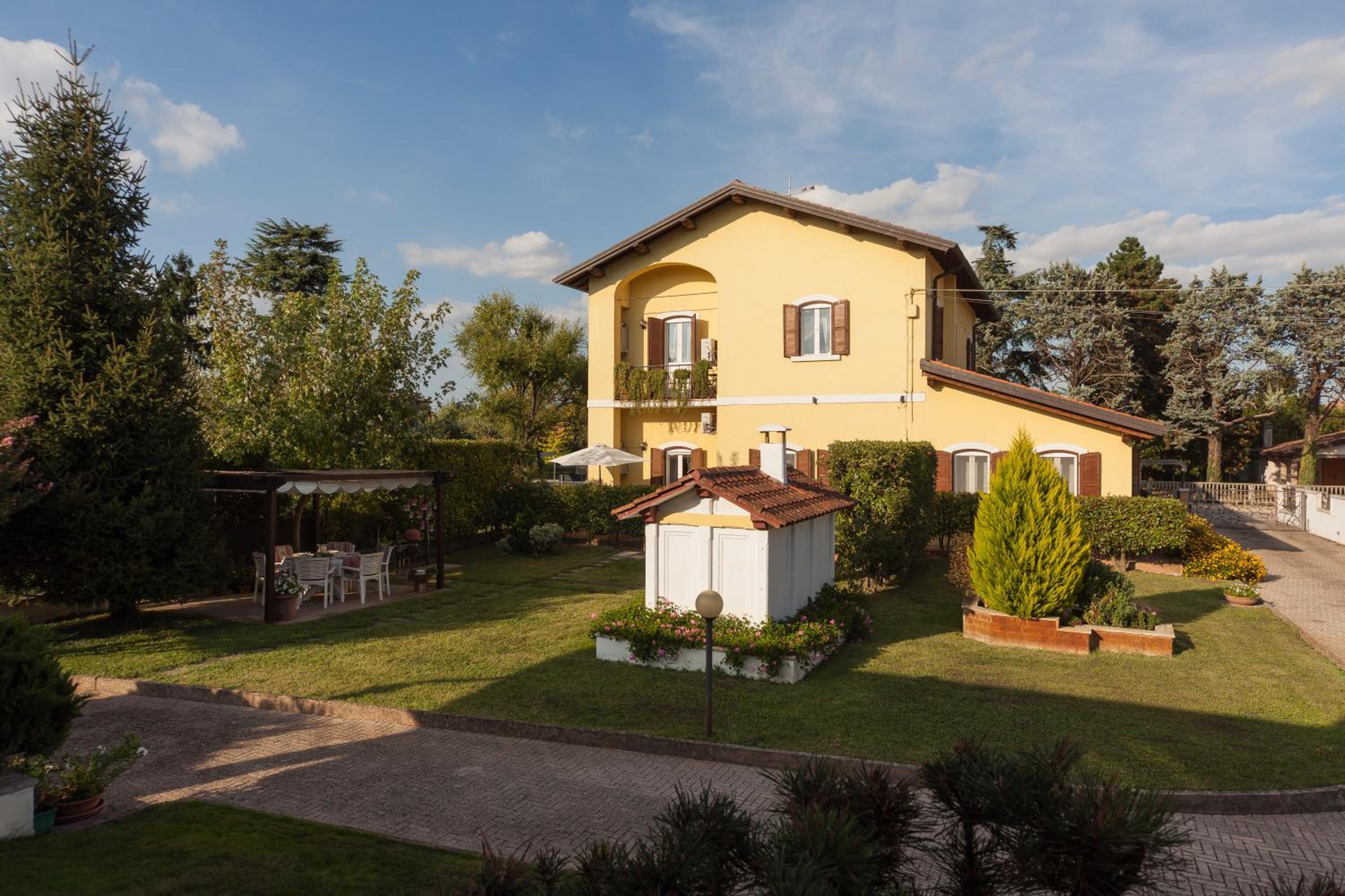 Nina Guest House