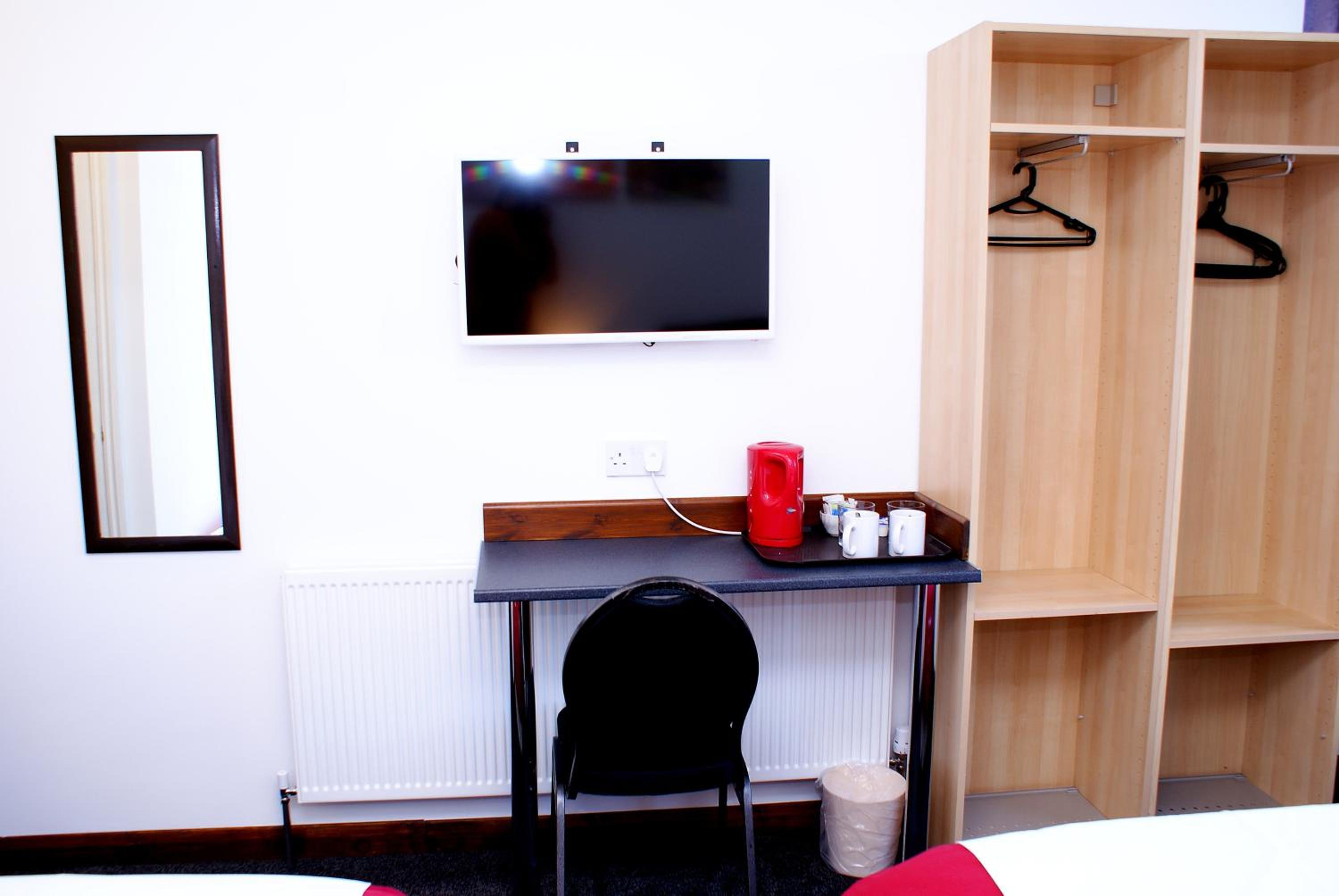 Harrow Vacations - The Hindes Hotel - Property Image 2