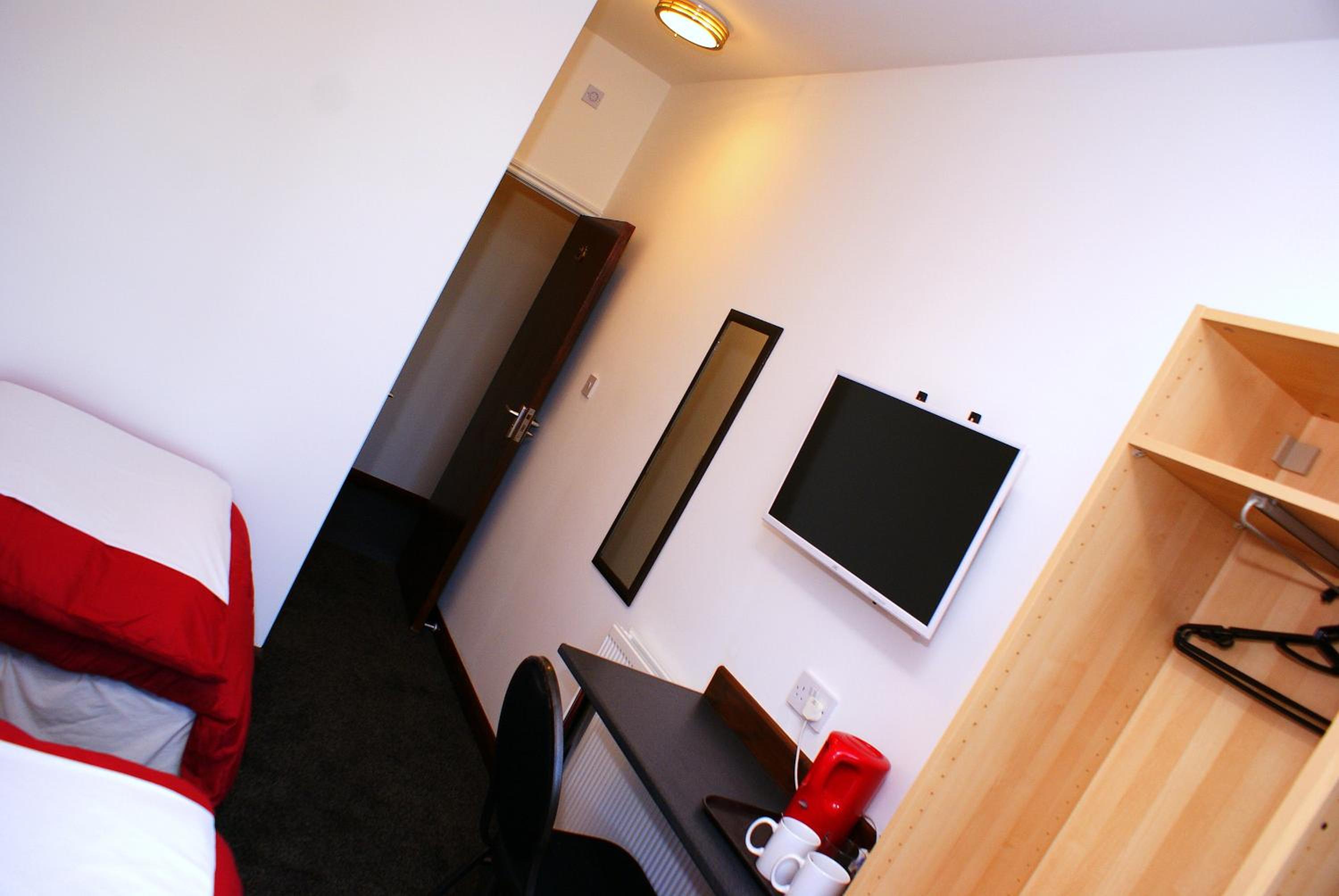 Harrow Vacations - The Hindes Hotel - Property Image 3