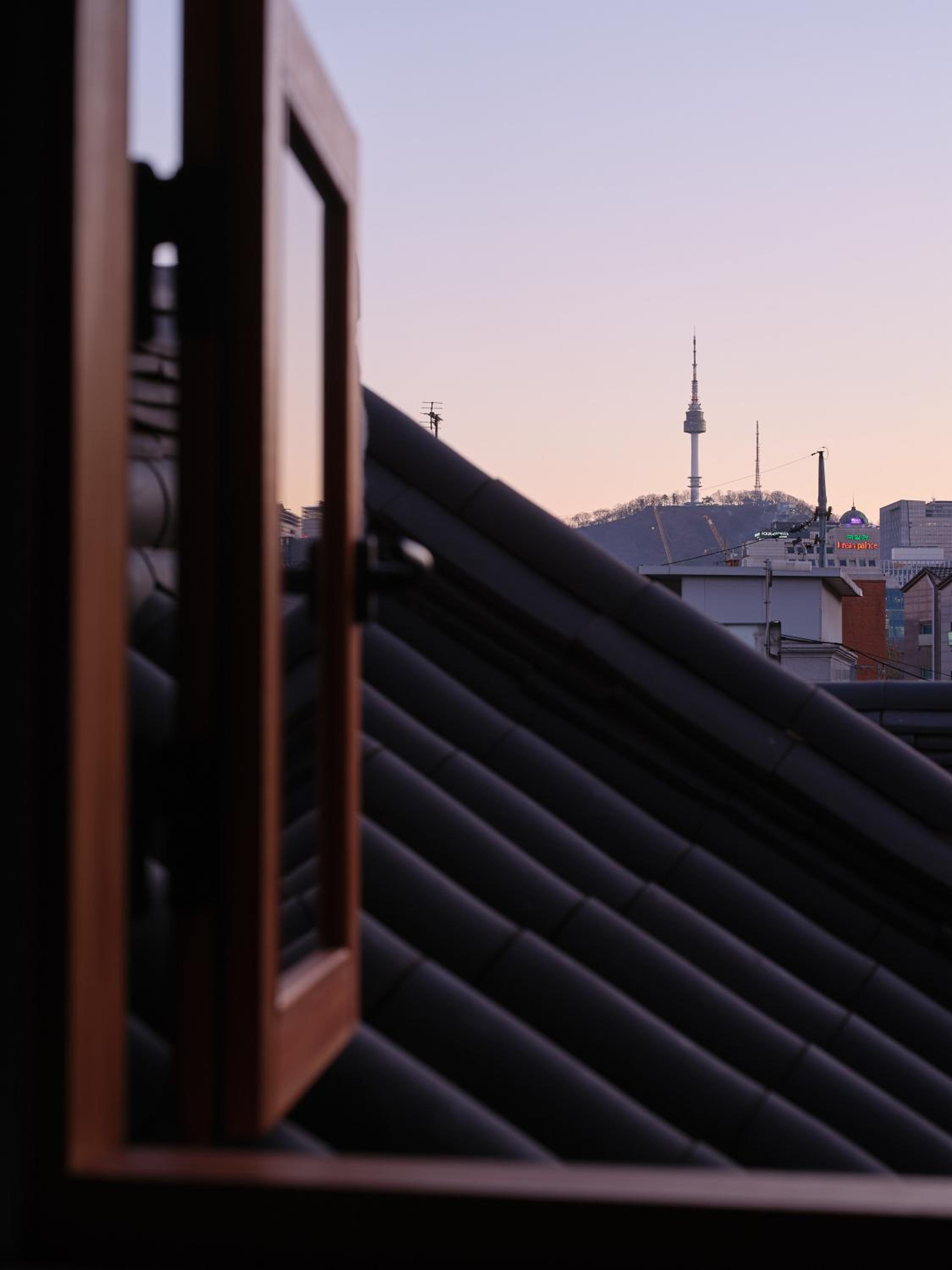 The Korean Traditional Hanok in Downtown Seoul for convenient public transportation - Seoul Ari