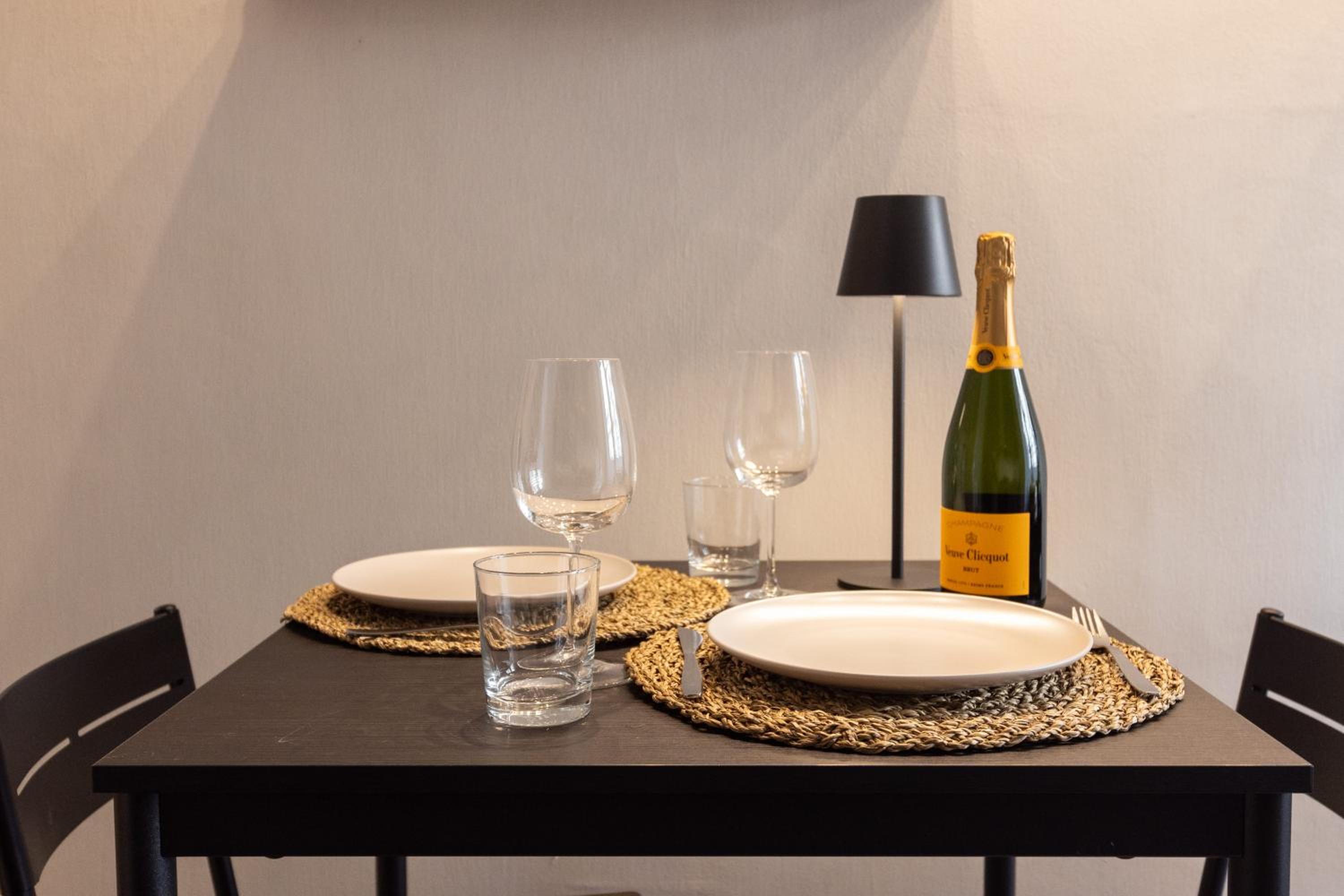 Urban Chic Luxury Suite Apartments
