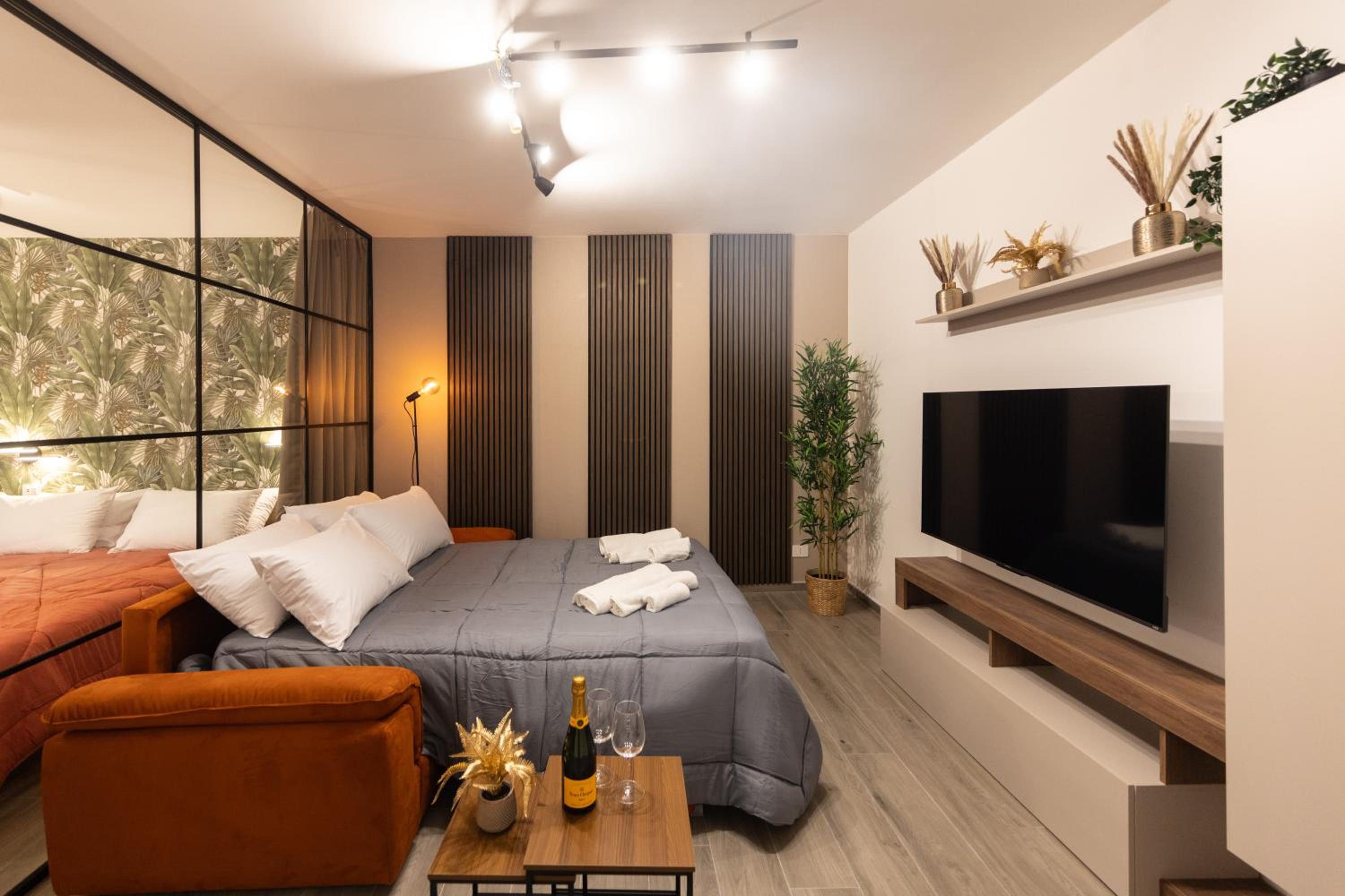 Urban Chic Luxury Suite Apartments