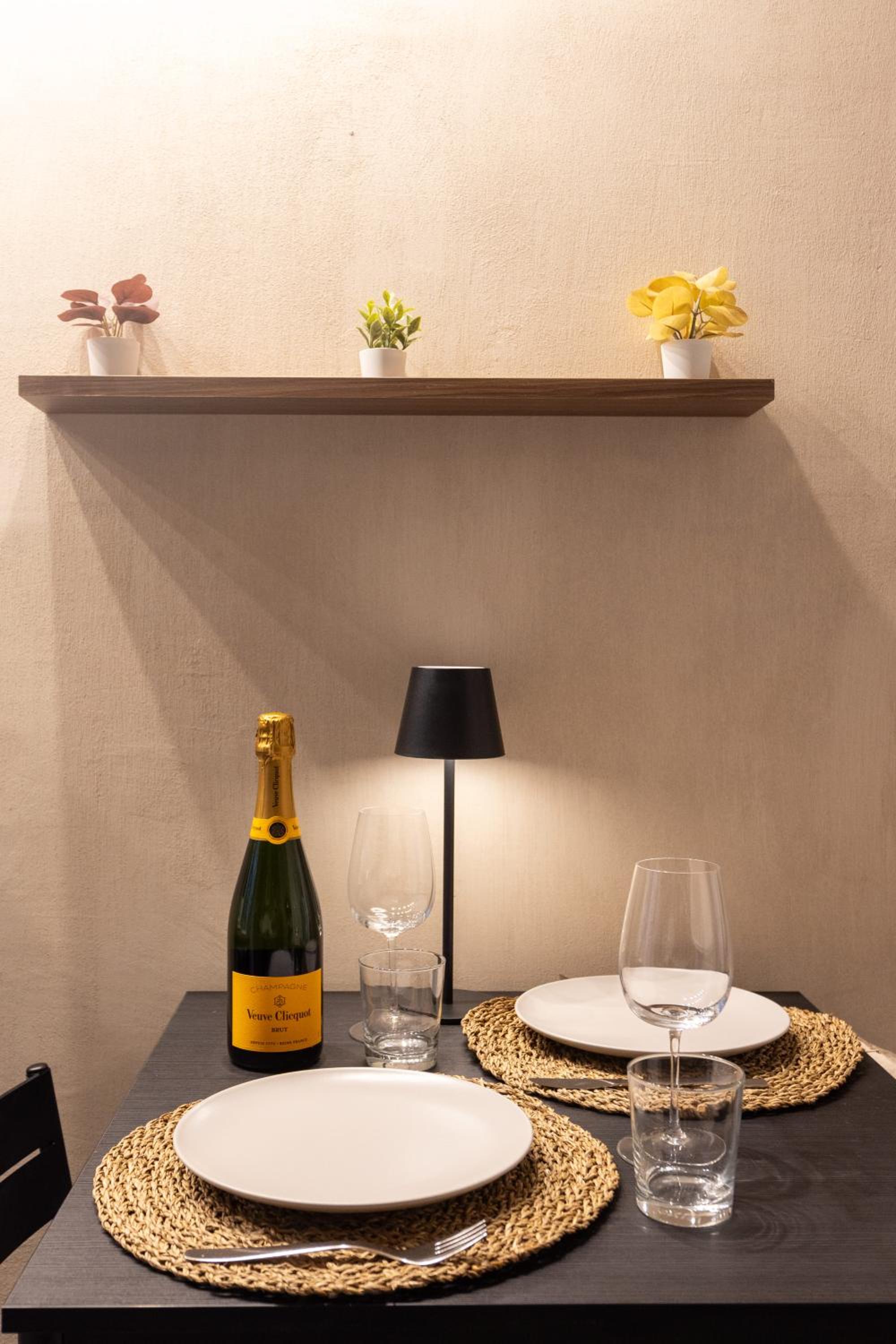 Urban Chic Luxury Suite Apartments