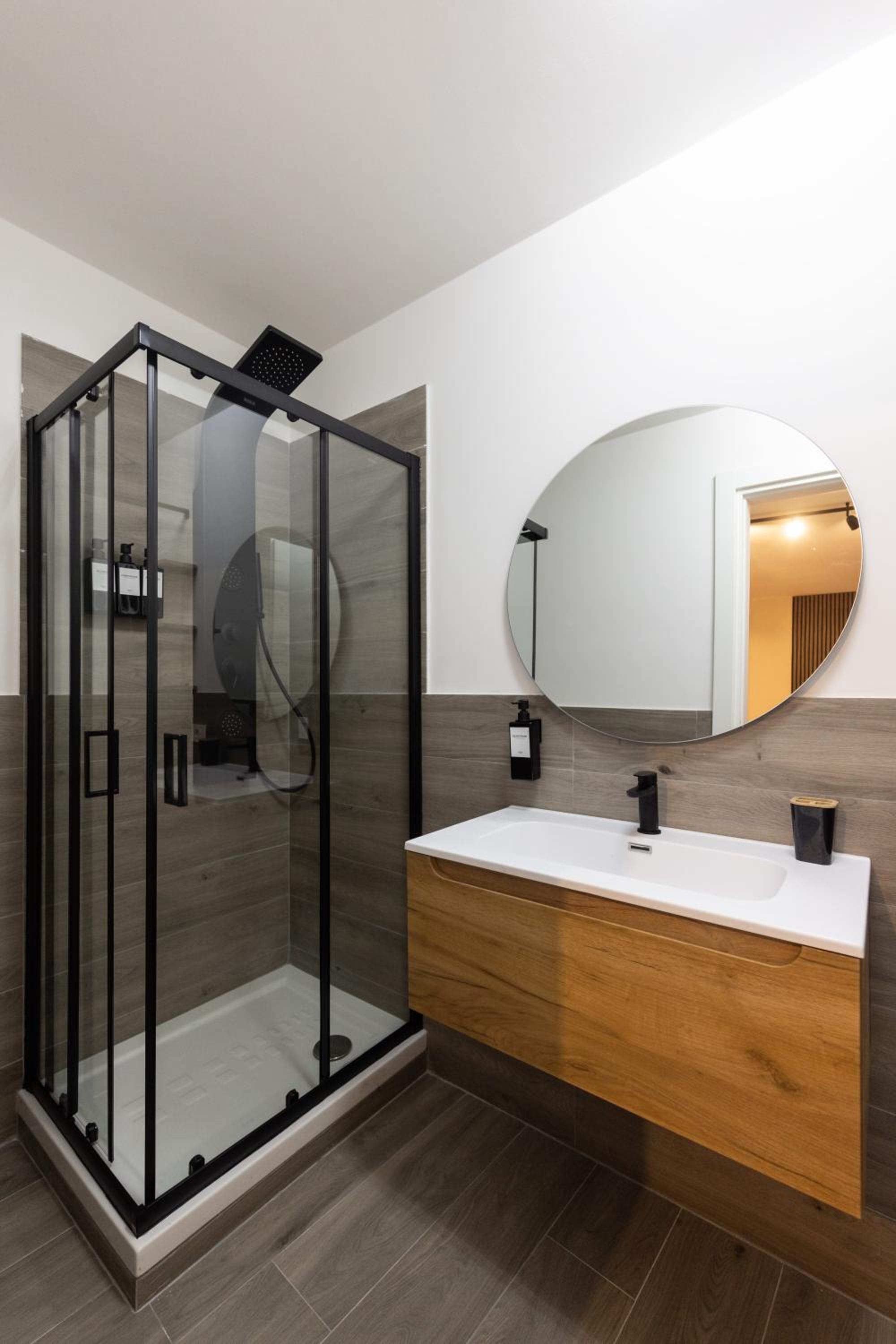 Urban Chic Luxury Suite Apartments