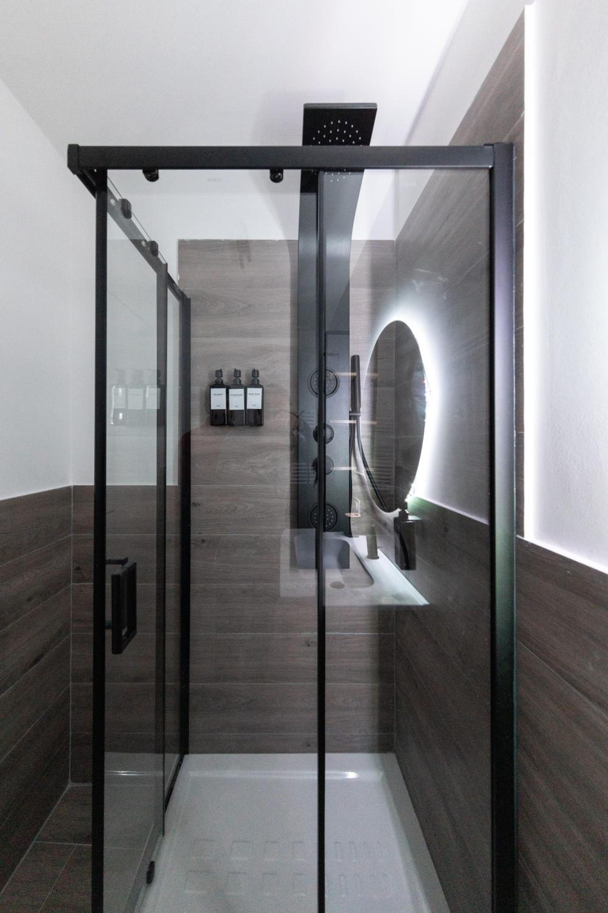 Urban Chic Luxury Suite Apartments