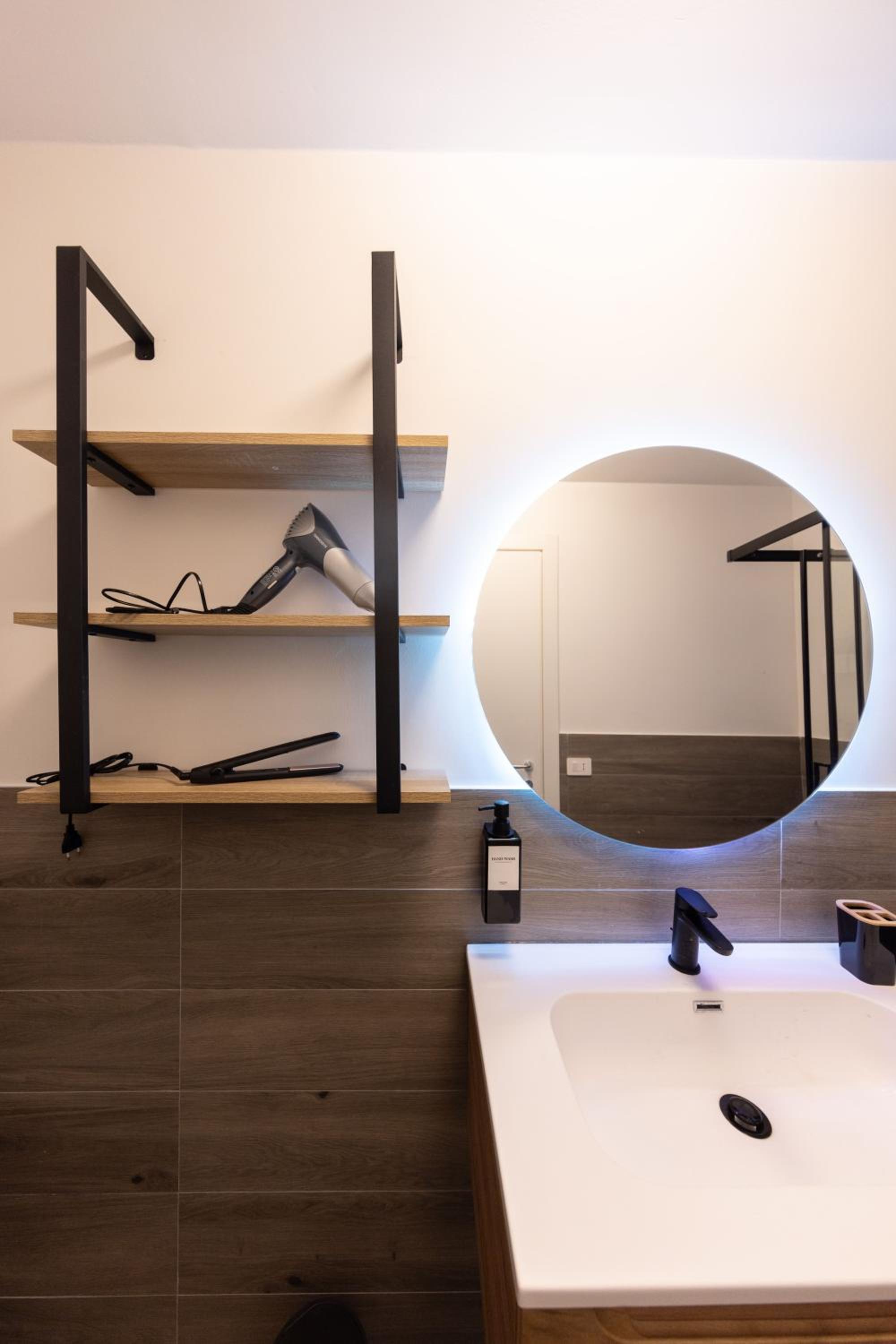 Urban Chic Luxury Suite Apartments