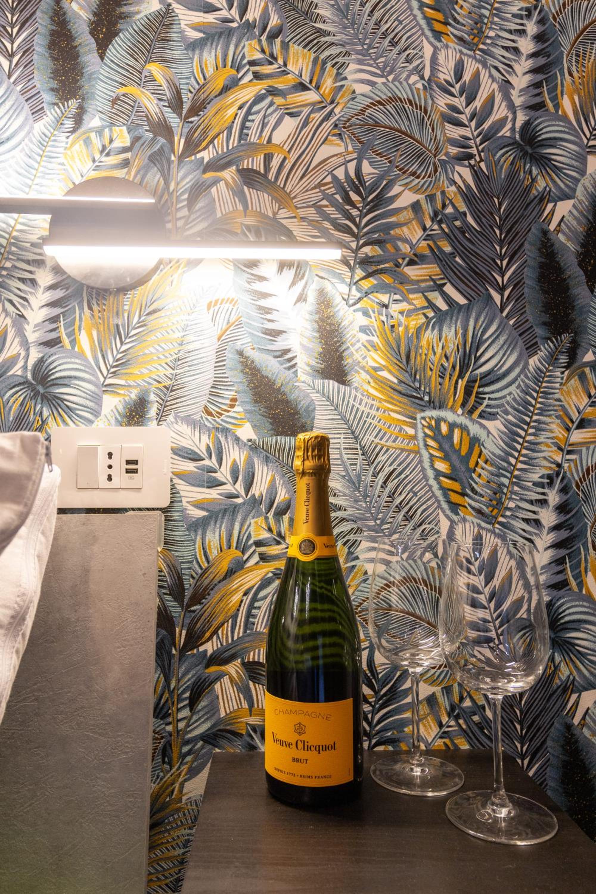 Urban Chic Luxury Suite Apartments