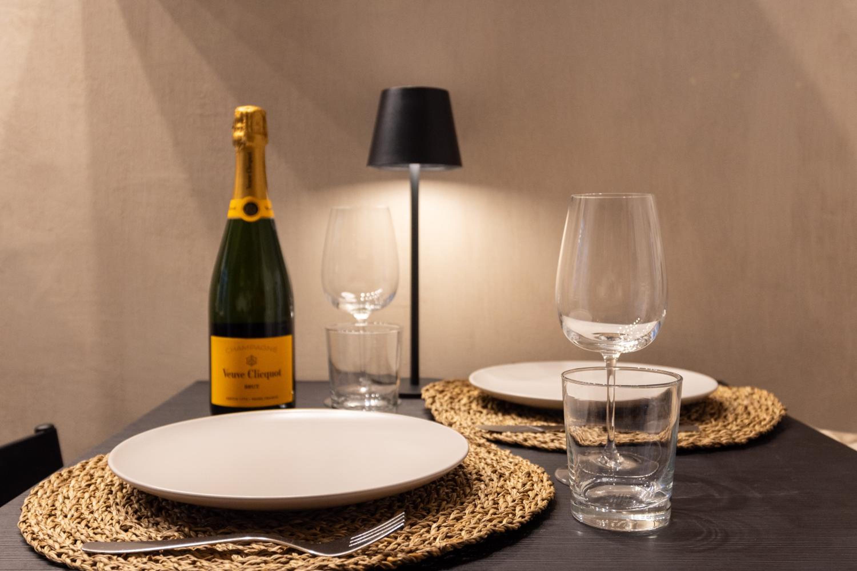 Urban Chic Luxury Suite Apartments