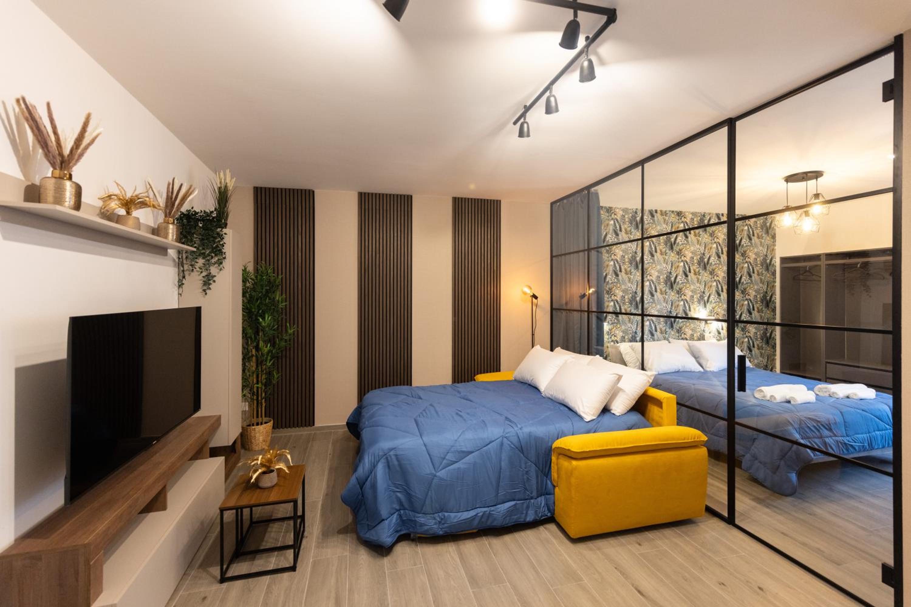 Urban Chic Luxury Suite Apartments