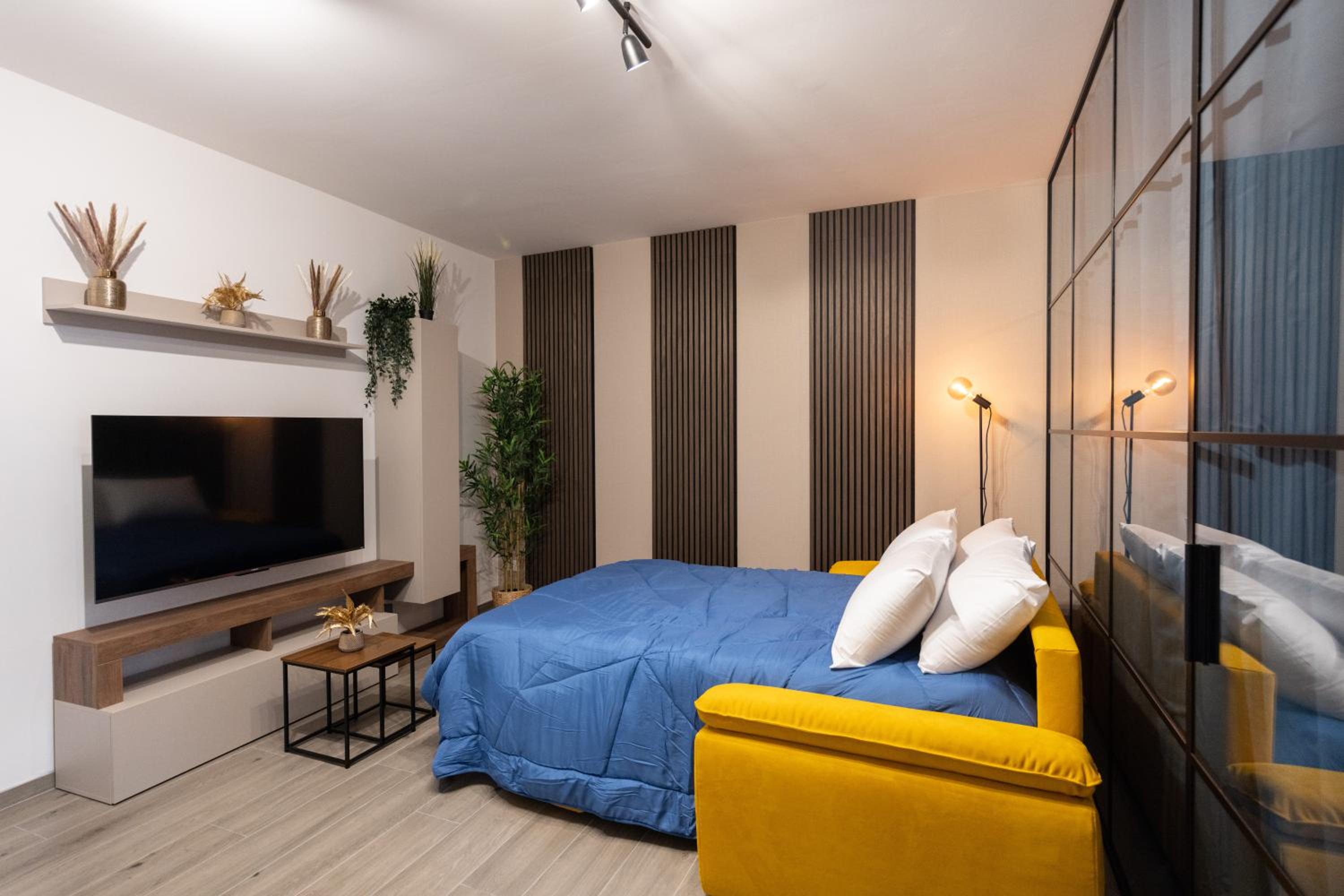 Urban Chic Luxury Suite Apartments