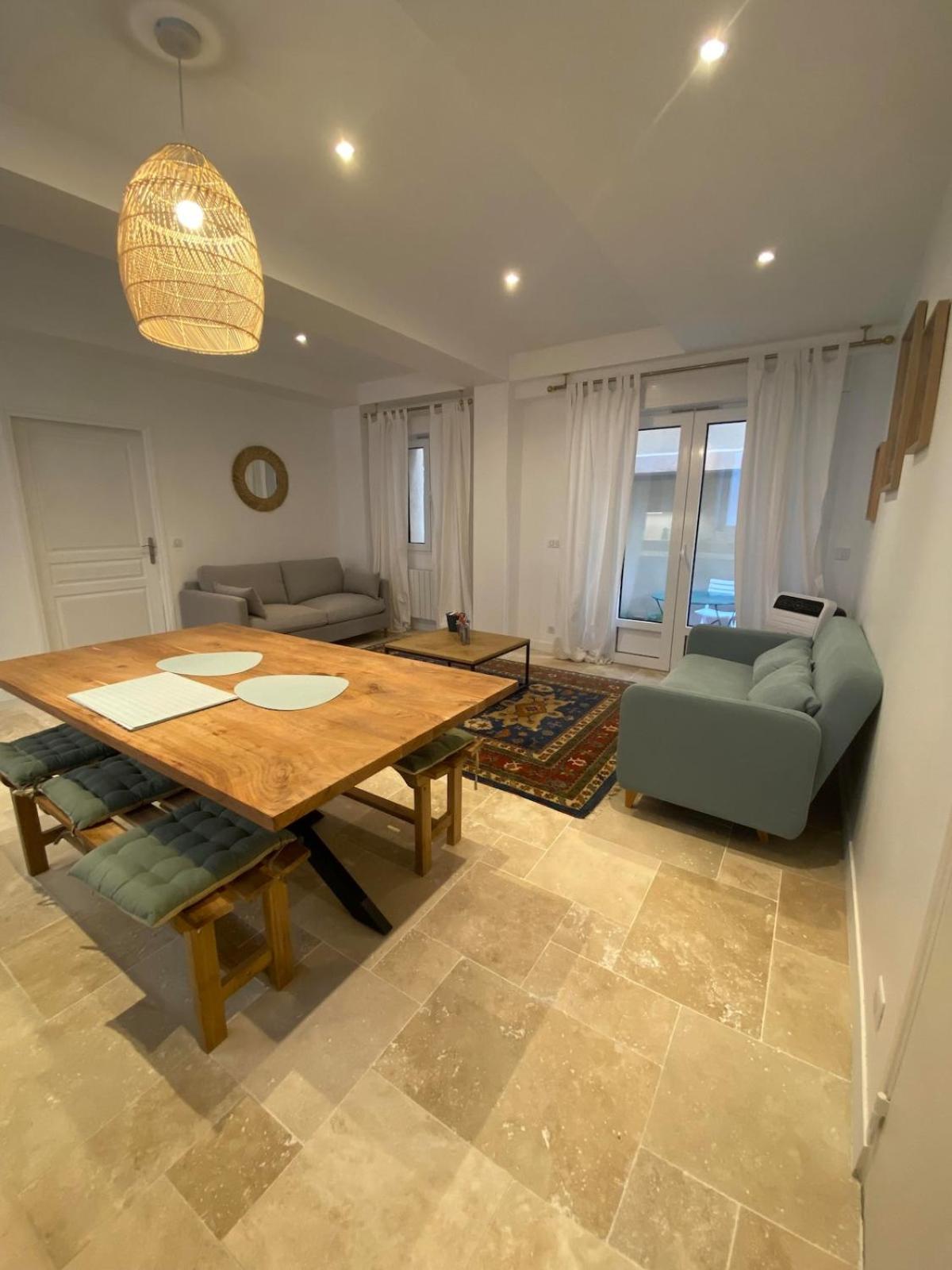 Appartement RDC avec cour privée - Narbonne Les Halles Centre Historique