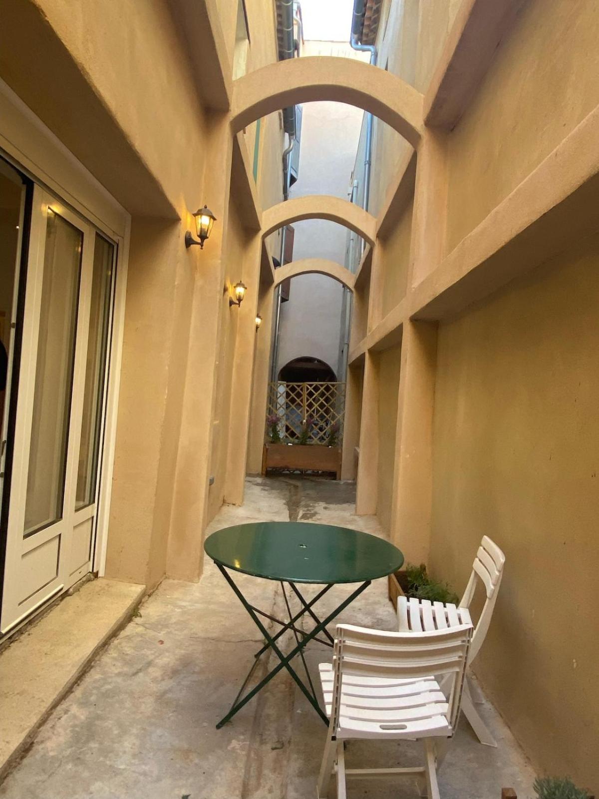Appartement RDC avec cour privée - Narbonne Les Halles Centre Historique