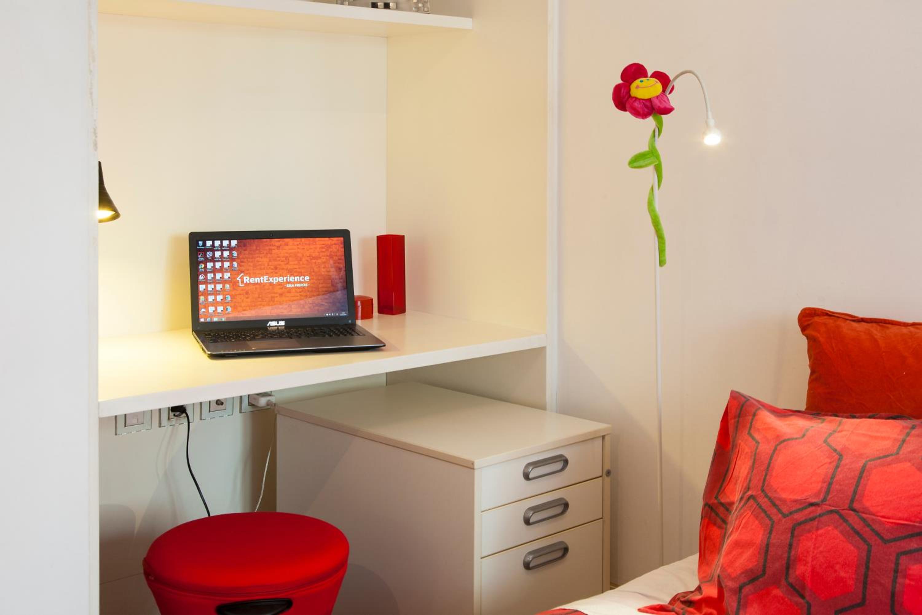 JOIVY Inviting studio near Green Street view 4