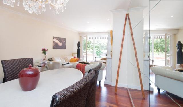 Apartamento con Jardín