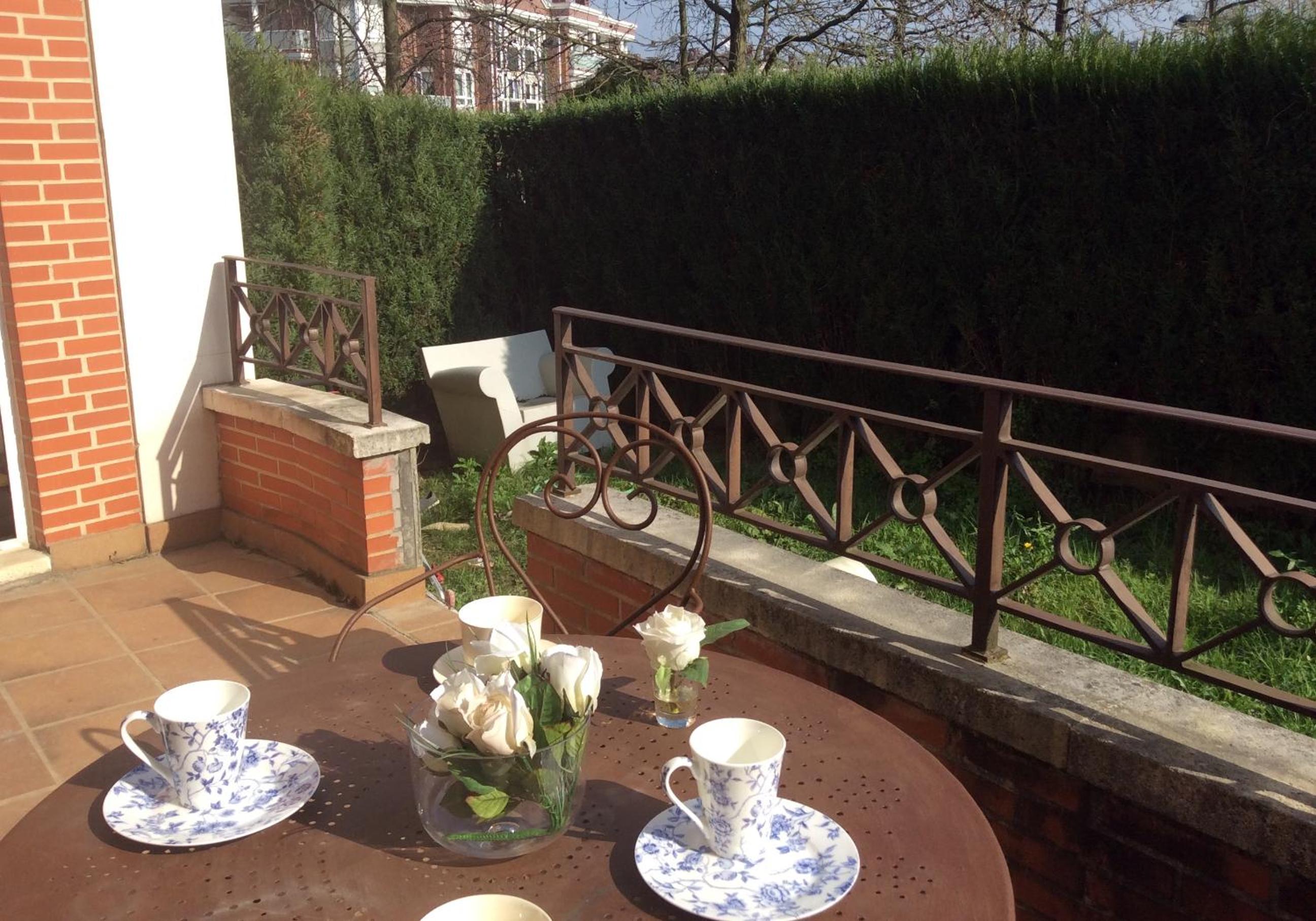 Apartamento con Jardín