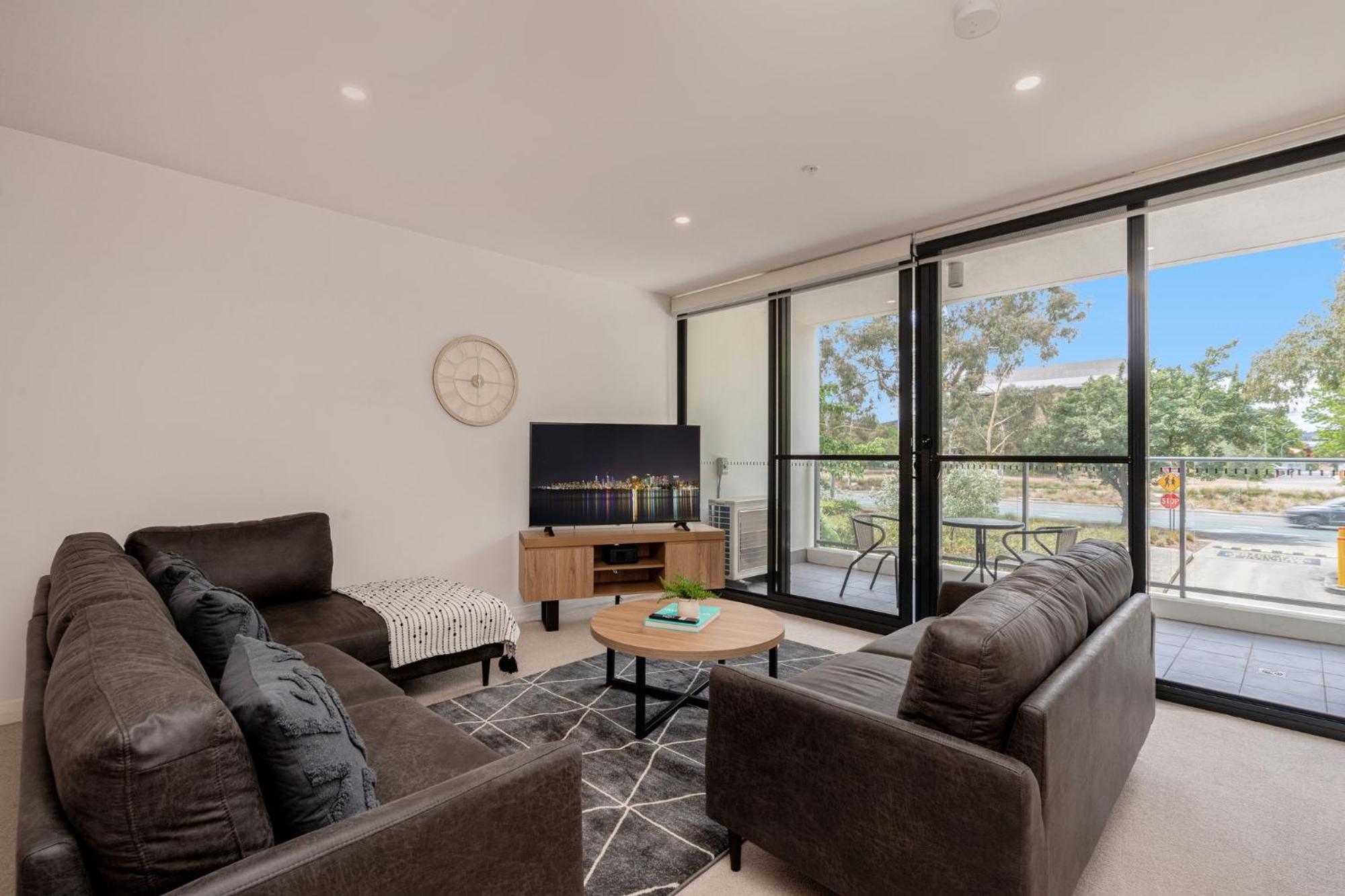Bright 2-Bed Flat Near City Amenities