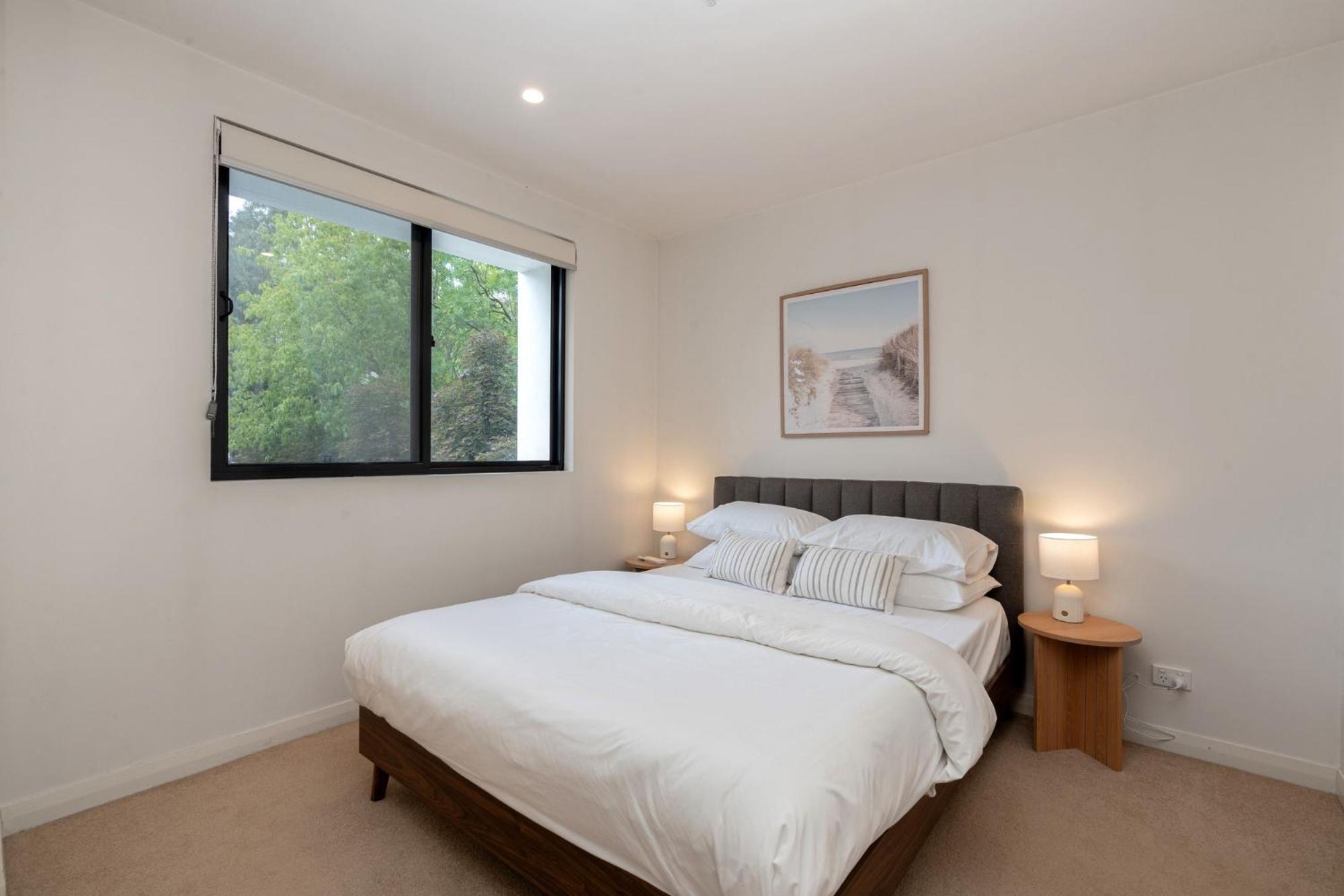 Bright 2-Bed Flat Near City Amenities