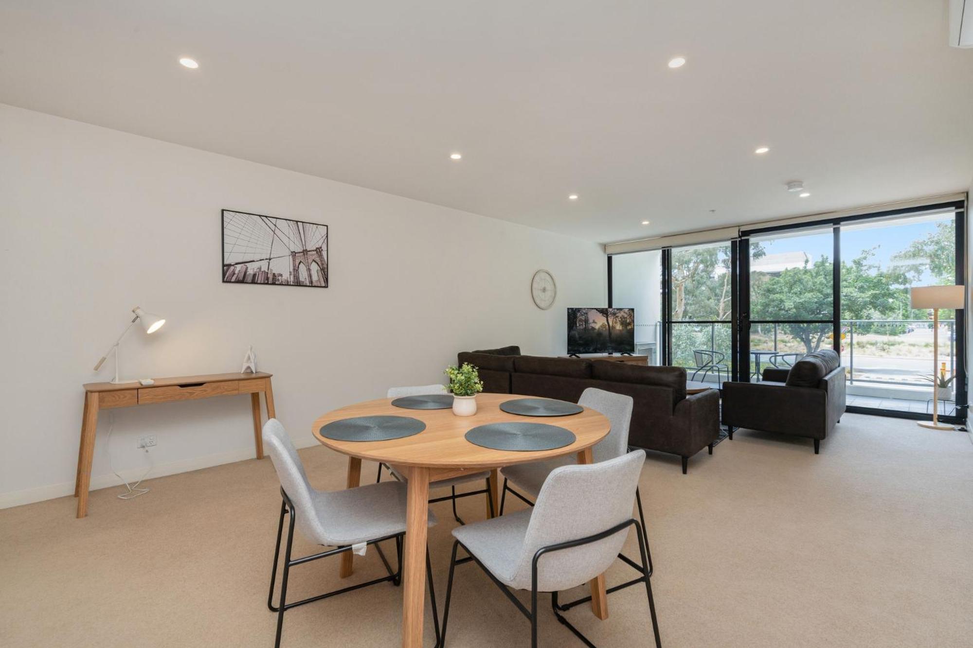 Bright 2-Bed Flat Near City Amenities
