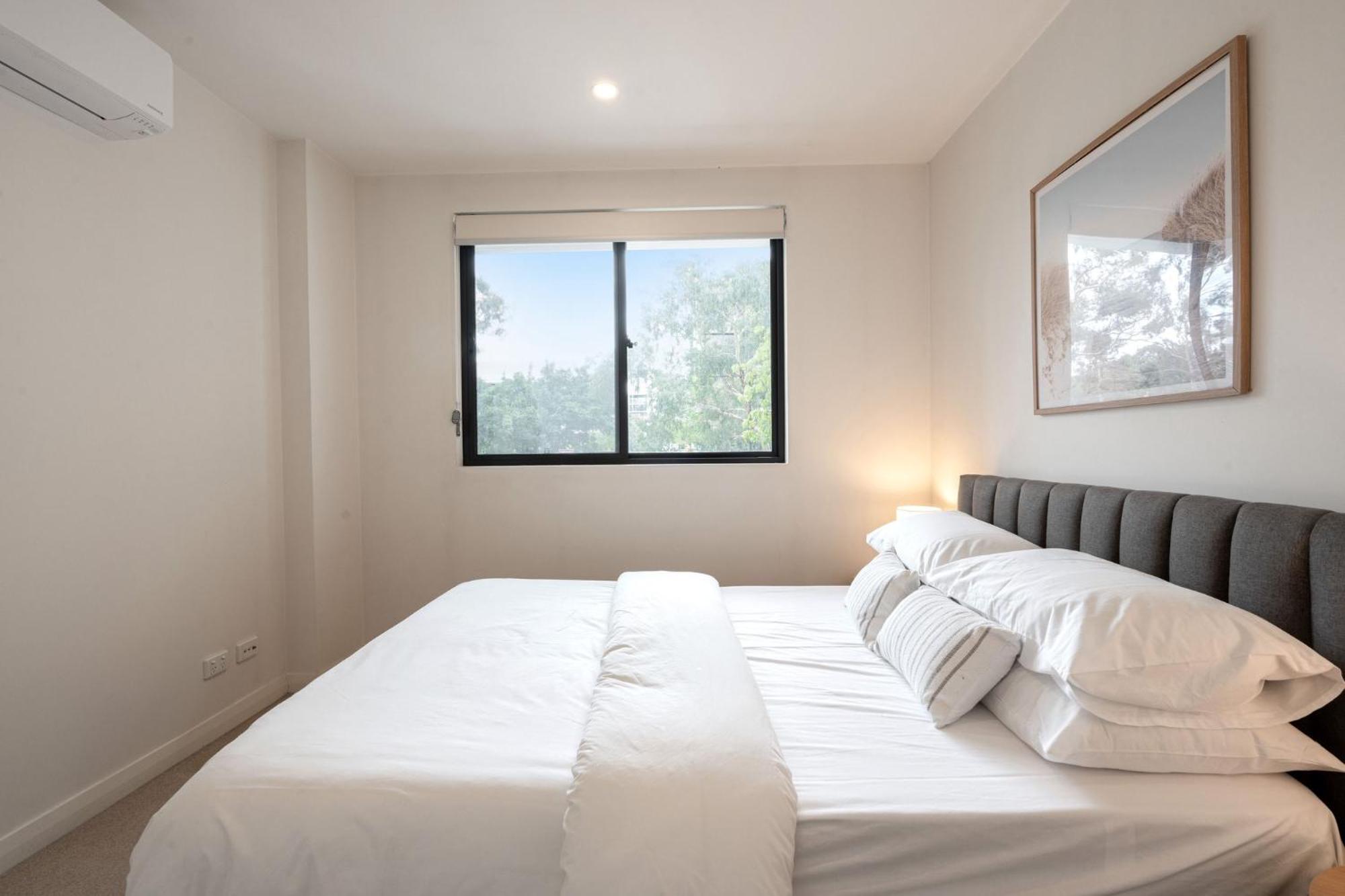 Bright 2-Bed Flat Near City Amenities